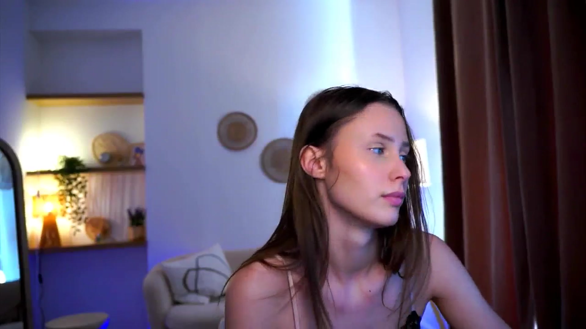 Gallery image thumbnail from EmmmaShy_18's myfreecams stream on, 11/09/2024, 14:02 image 8 of 20