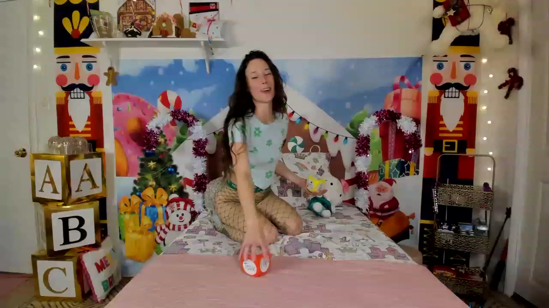 Gallery image thumbnail from EmmyBabii's myfreecams stream on, 12/02/2022, 05:56 image 14 of 20