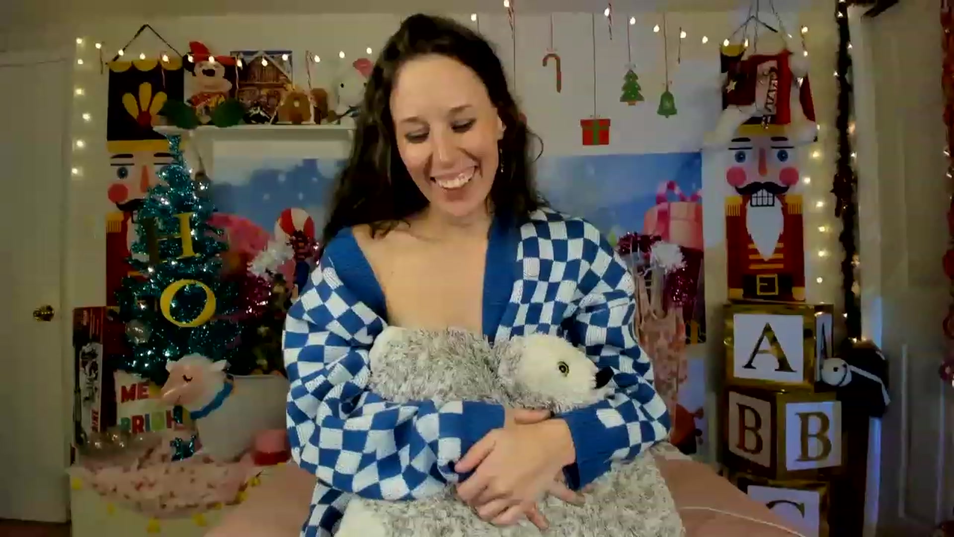 Gallery image thumbnail from EmmyBabii's myfreecams stream on, 12/09/2022, 04:47 image 18 of 20