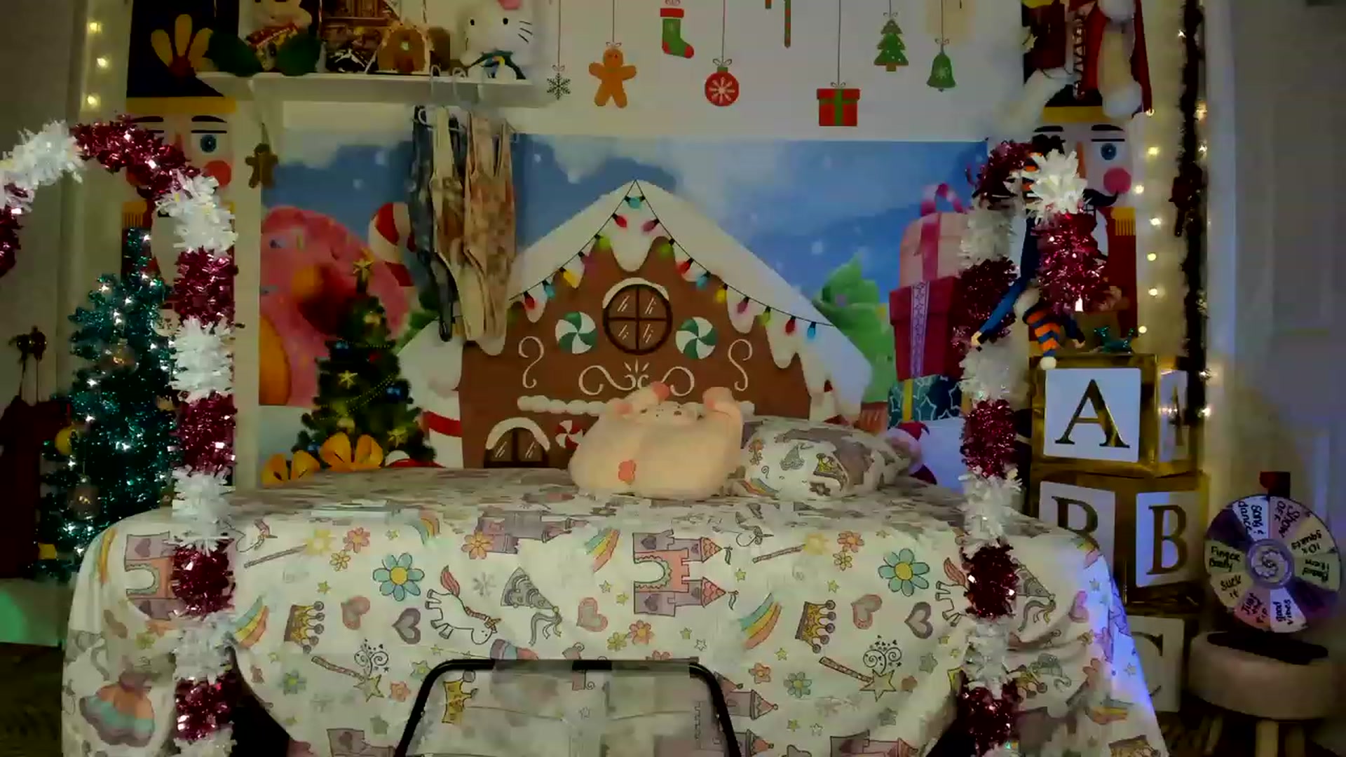 Gallery image thumbnail from EmmyBabii's myfreecams stream on, 12/10/2022, 06:35 image 9 of 20