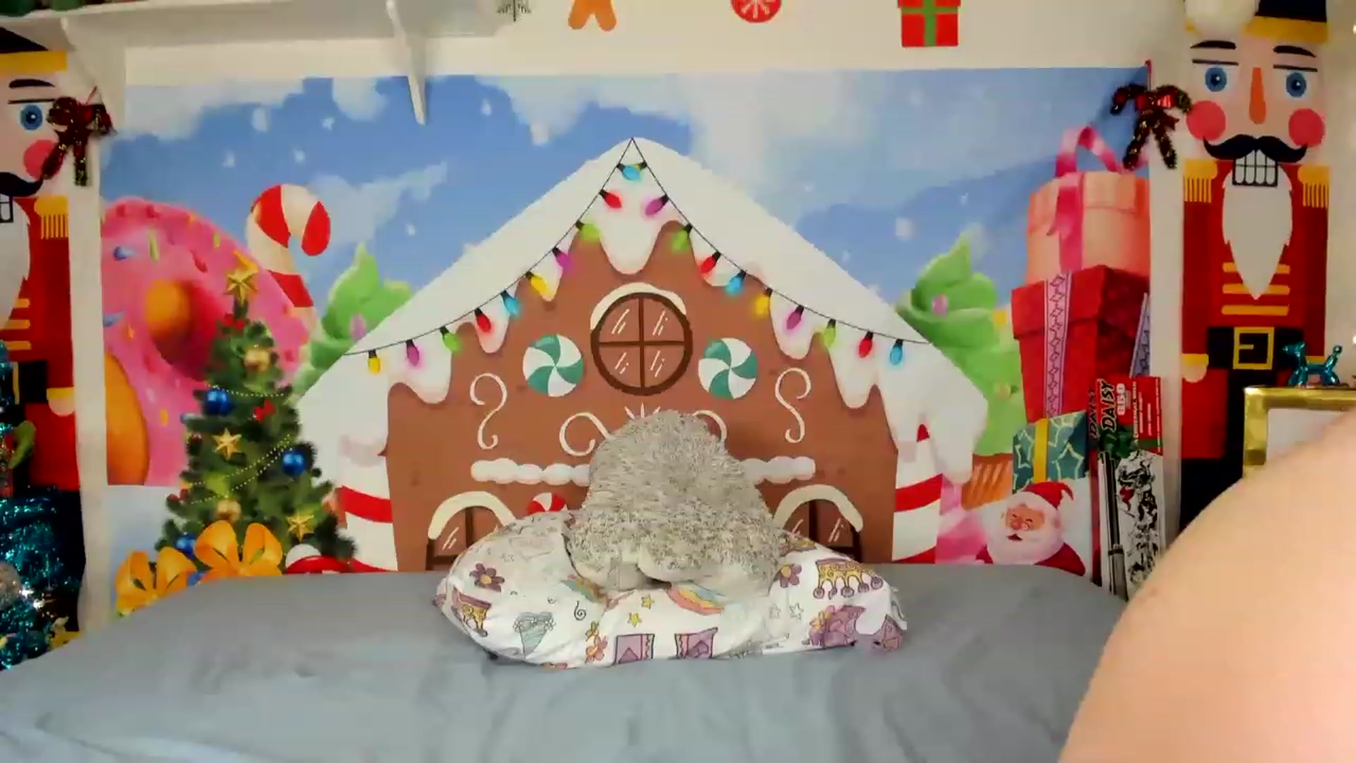 Gallery image thumbnail from EmmyBabii's myfreecams stream on, 12/23/2022, 07:18 image 7 of 20