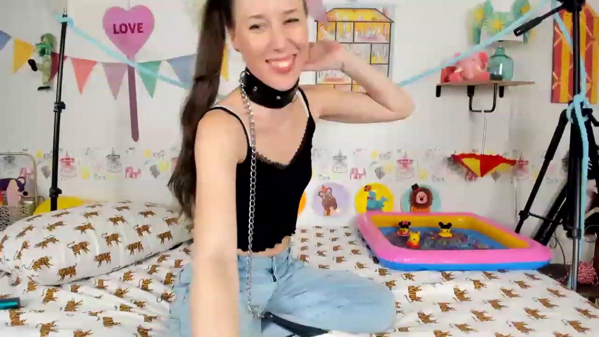 Gallery image thumbnail from EmmyBabii's myfreecams stream on, 01/22/2023, 05:30 image 11 of 20