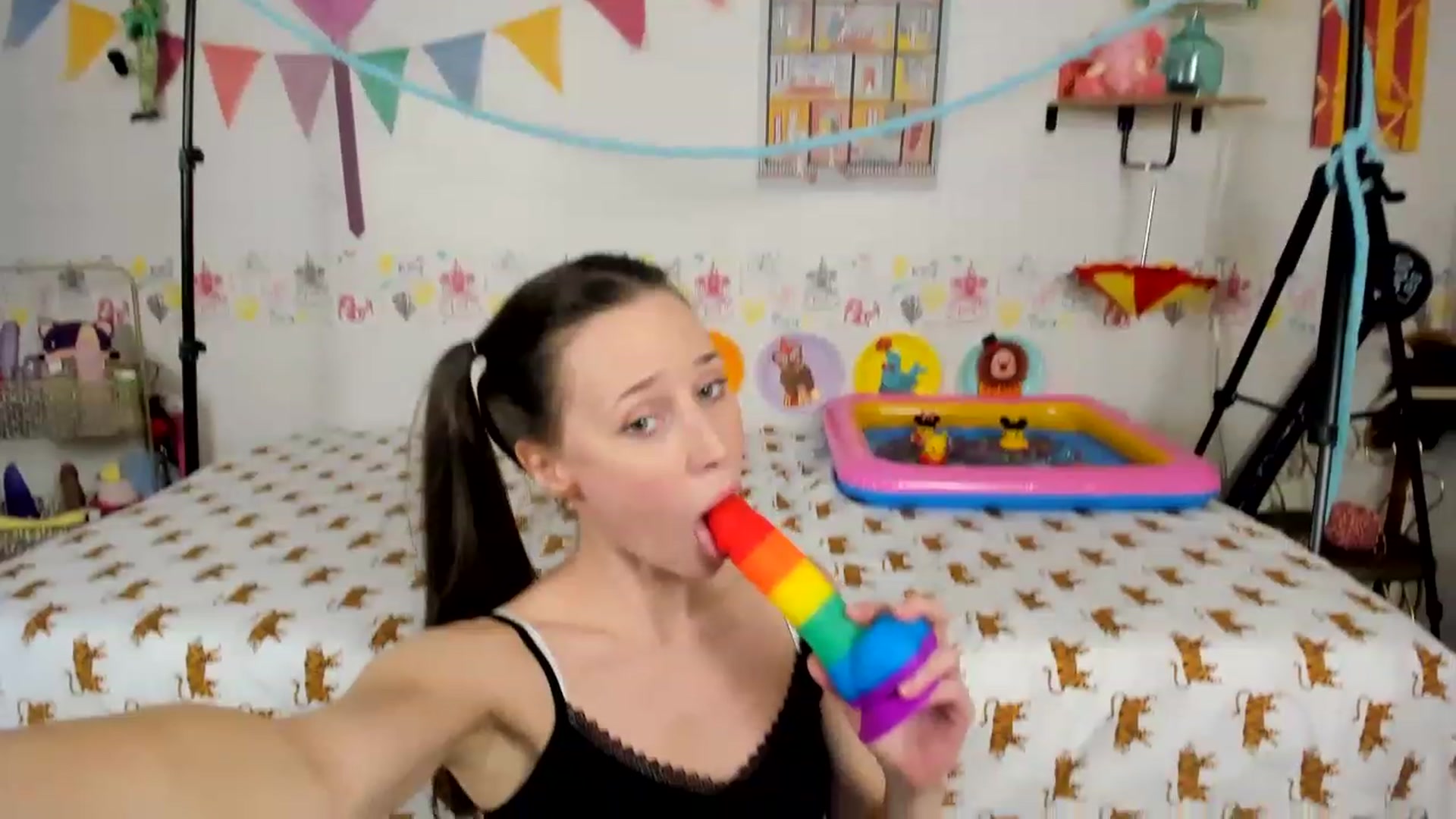 Gallery image thumbnail from EmmyBabii's myfreecams stream on, 01/22/2023, 05:30 image 13 of 20