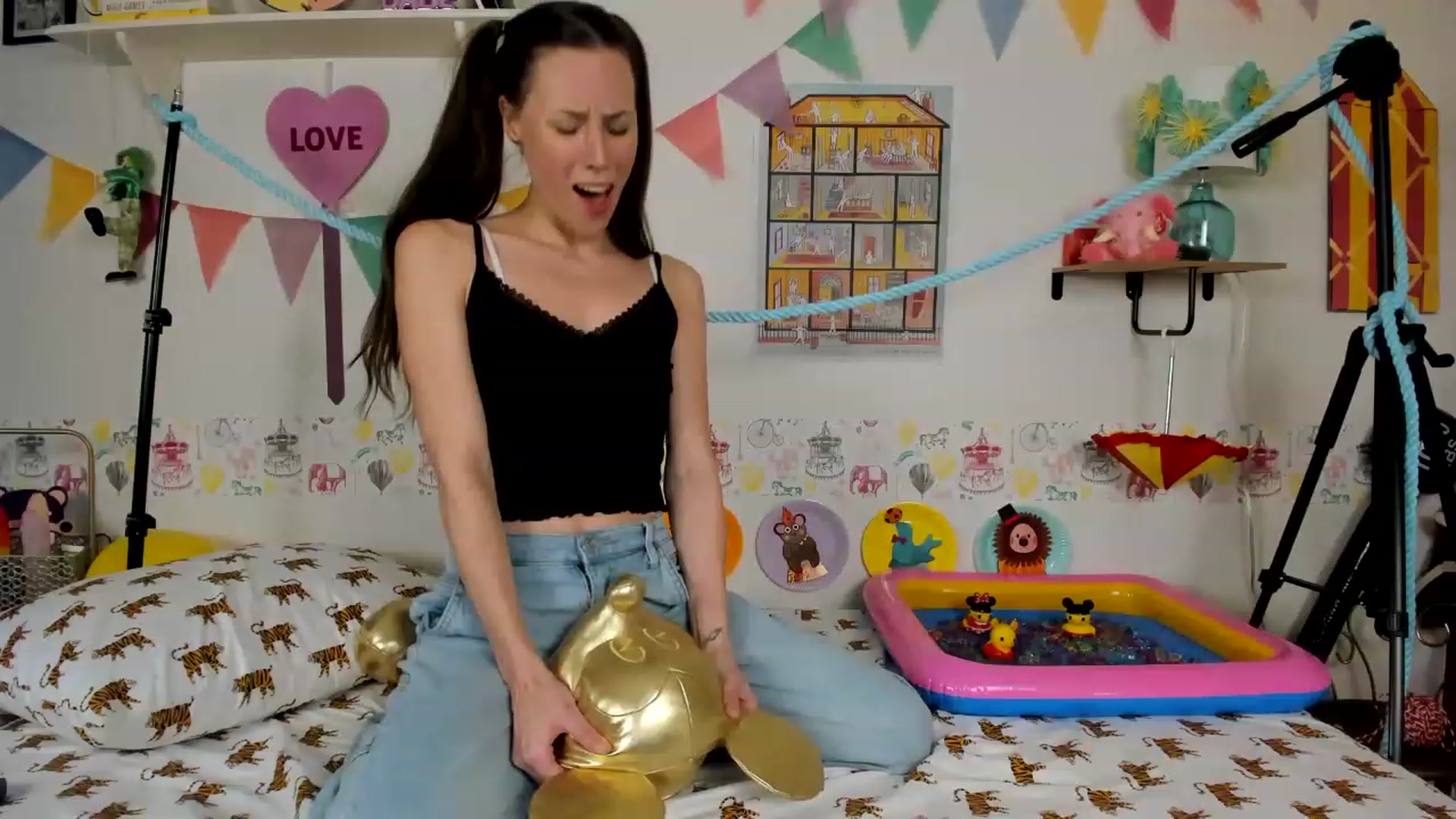 Gallery image thumbnail from EmmyBabii's myfreecams stream on, 01/22/2023, 05:30 image 9 of 20