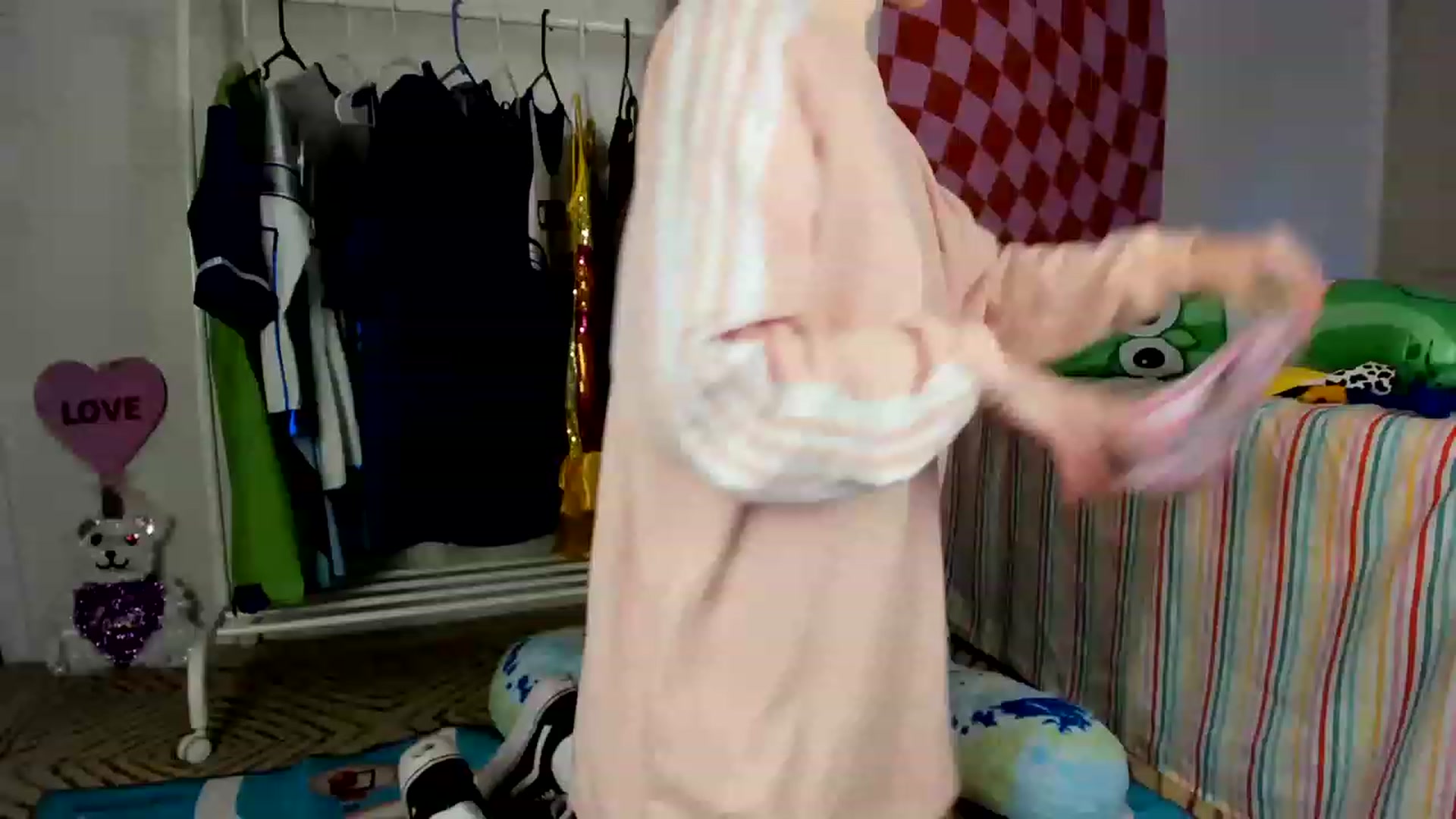Gallery image thumbnail from EmmyBabii's myfreecams stream on, 02/03/2023, 07:11 image 2 of 20