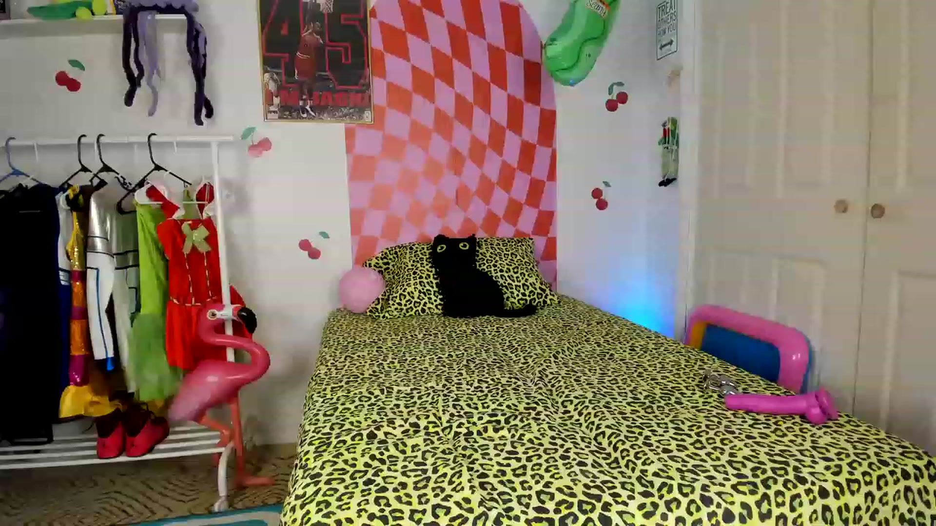 Gallery image thumbnail from EmmyBabii's myfreecams stream on, 02/12/2023, 04:32 image 20 of 20