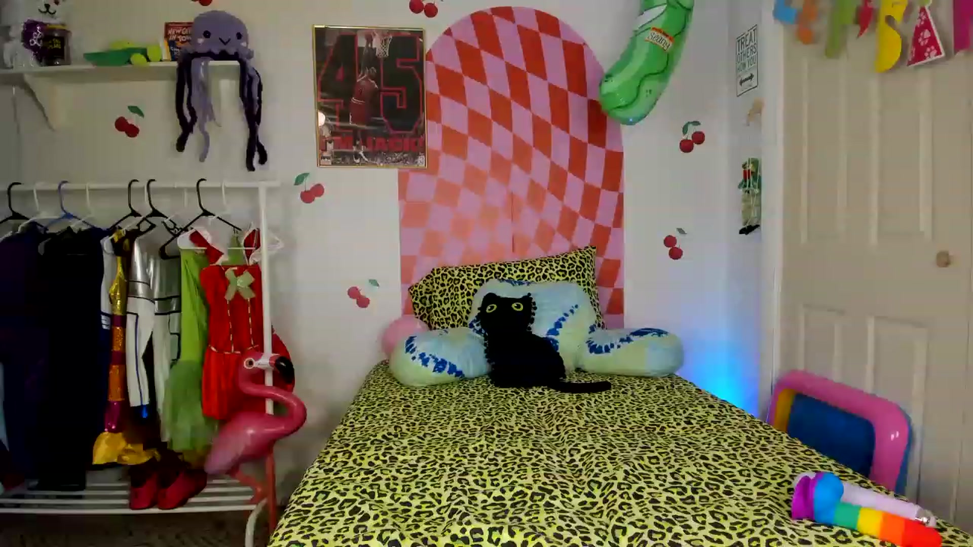 Gallery image thumbnail from EmmyBabii's myfreecams stream on, 02/12/2023, 06:46 image 12 of 20