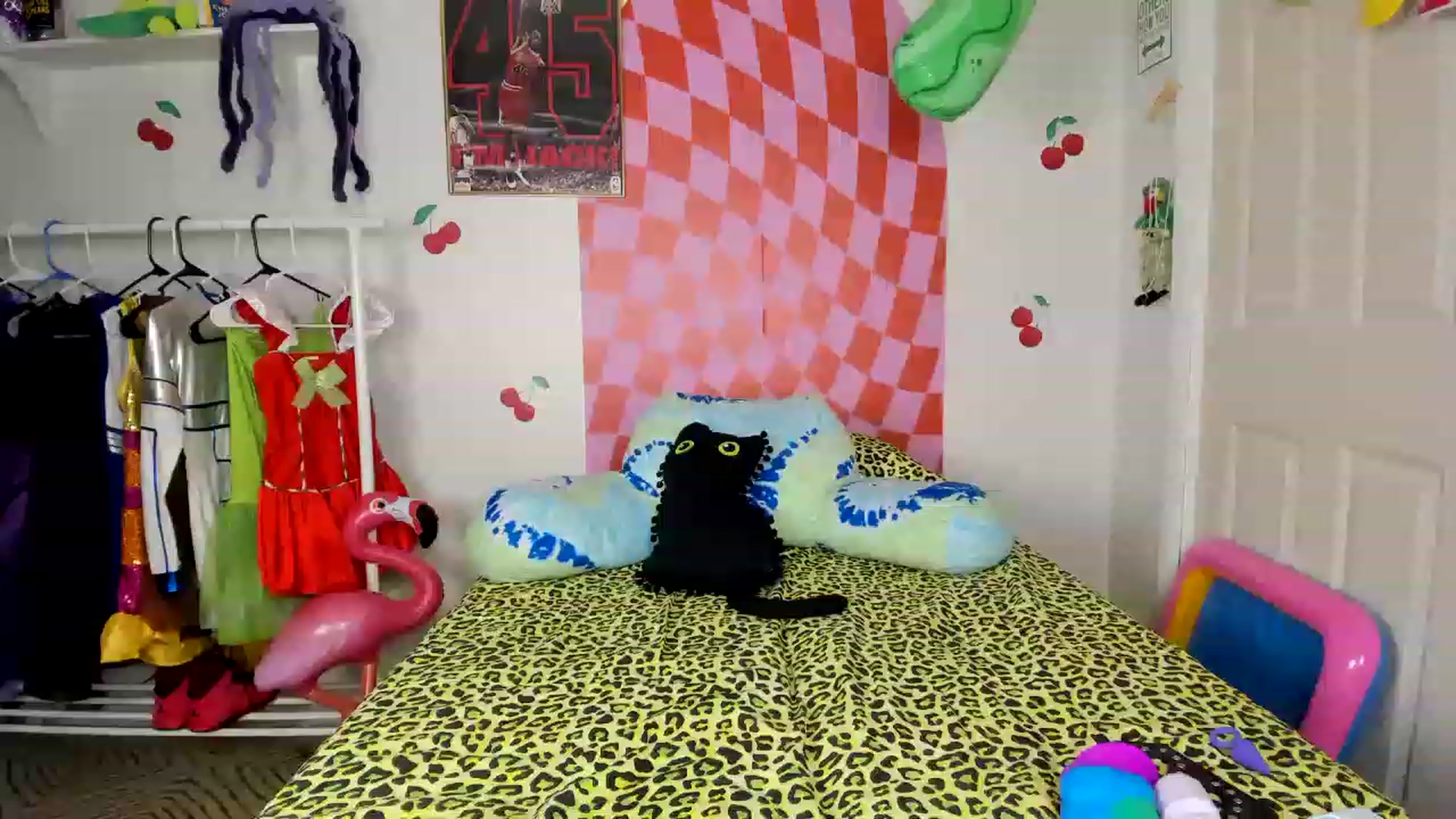 Gallery image thumbnail from EmmyBabii's myfreecams stream on, 02/12/2023, 07:59 image 11 of 20