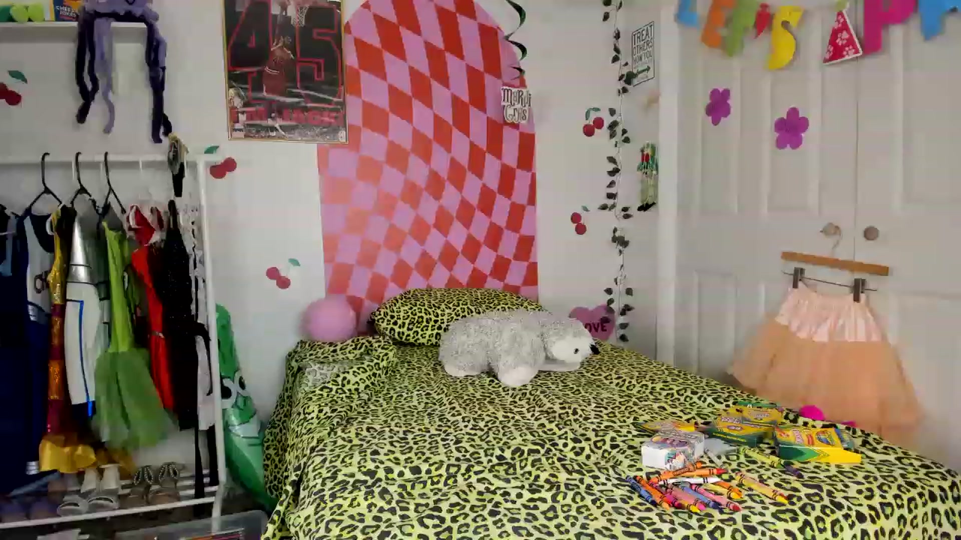 Gallery image thumbnail from EmmyBabii's myfreecams stream on, 02/15/2023, 08:37 image 7 of 20