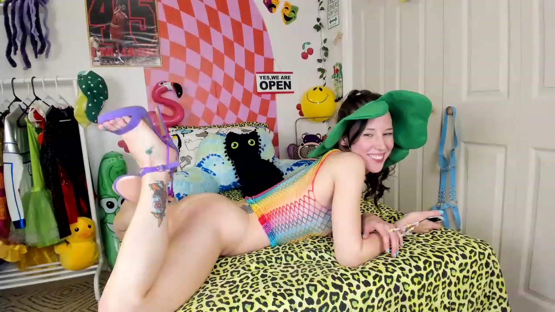 Gallery image thumbnail from EmmyBabii's myfreecams stream on, 03/18/2023, 05:46 image 2 of 20