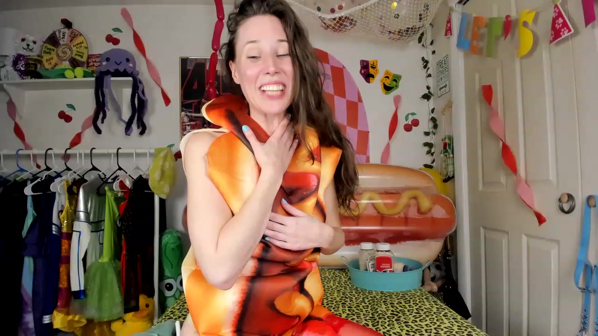 Gallery image thumbnail from EmmyBabii's myfreecams stream on, 03/22/2023, 07:29 image 10 of 20