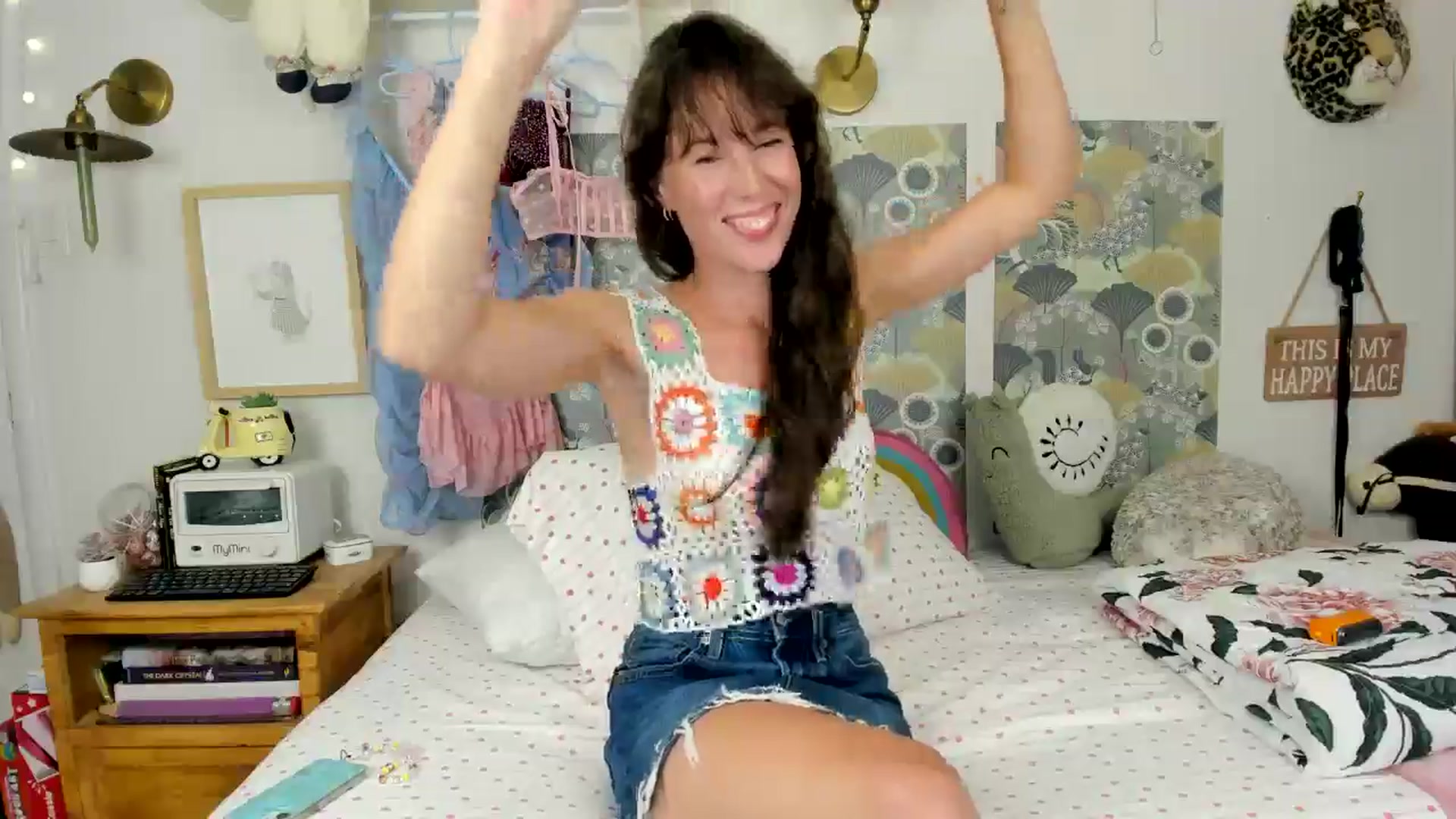 Gallery image thumbnail from EmmyBabii's myfreecams stream on, 06/27/2024, 03:16 image 14 of 20