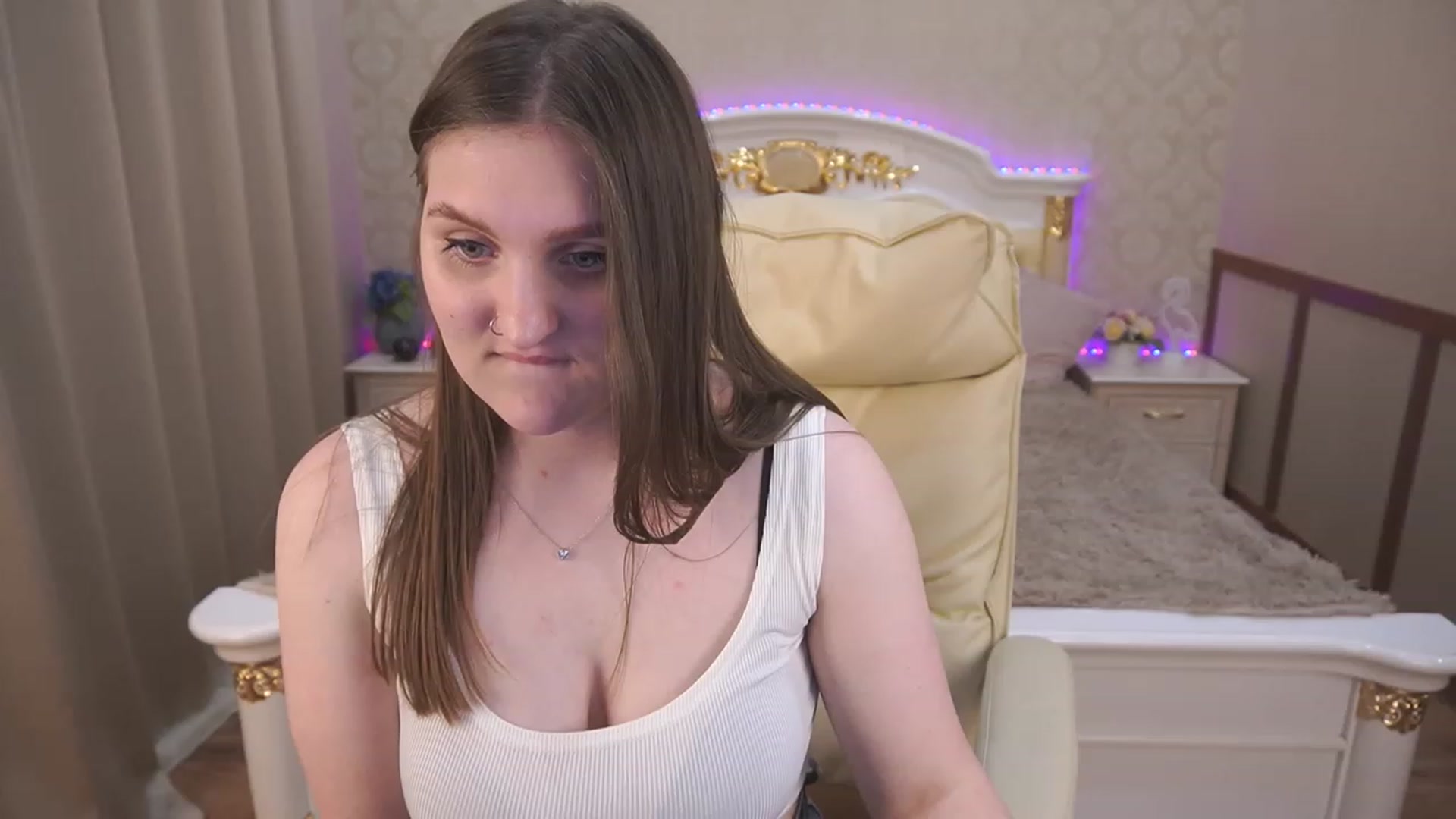 Gallery image thumbnail from EmmyCharm's myfreecams stream on, 06/18/2023, 11:45 image 16 of 20