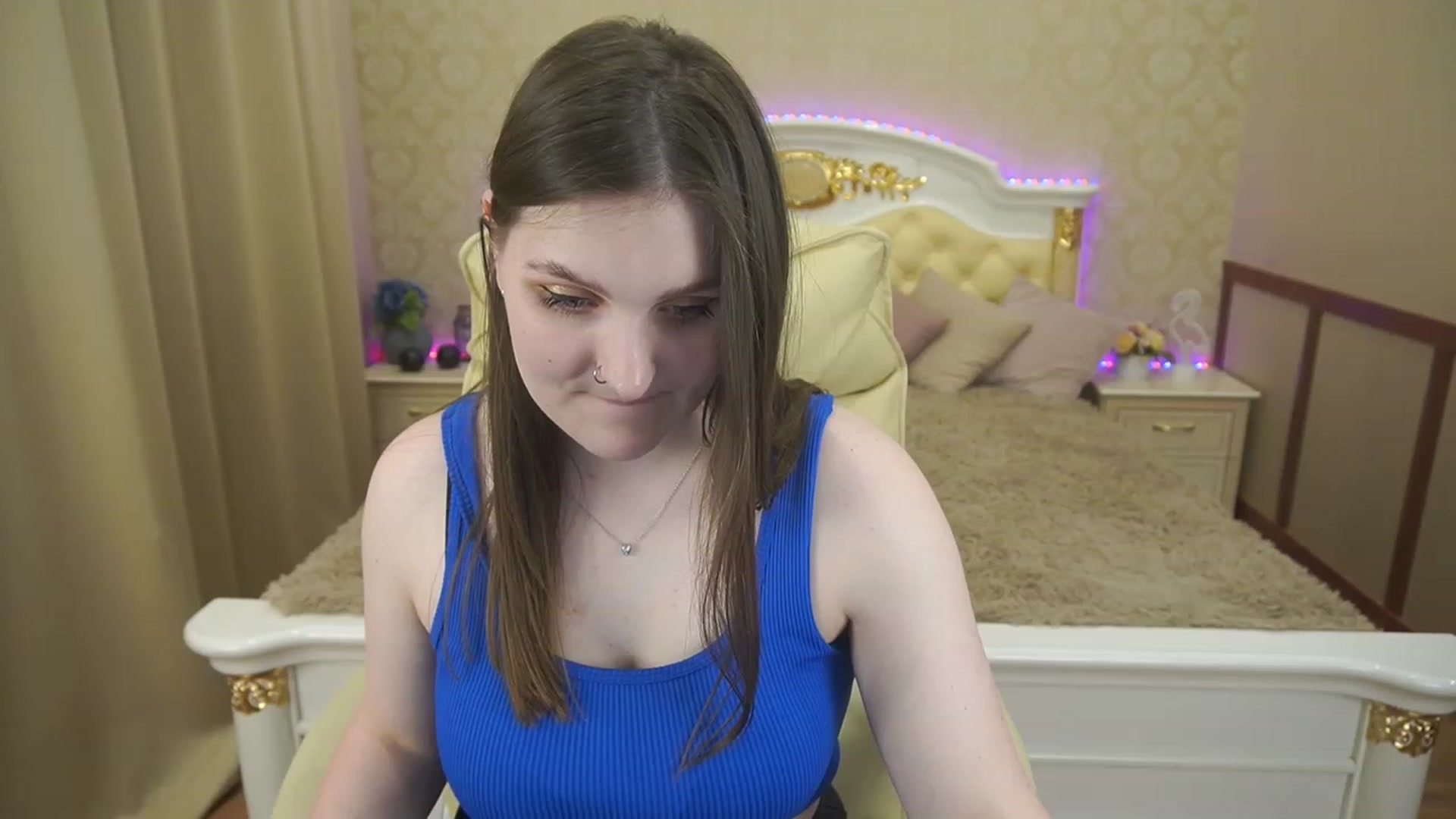 Gallery image thumbnail from EmmyCharm's myfreecams stream on, 06/19/2023, 08:16 image 2 of 20