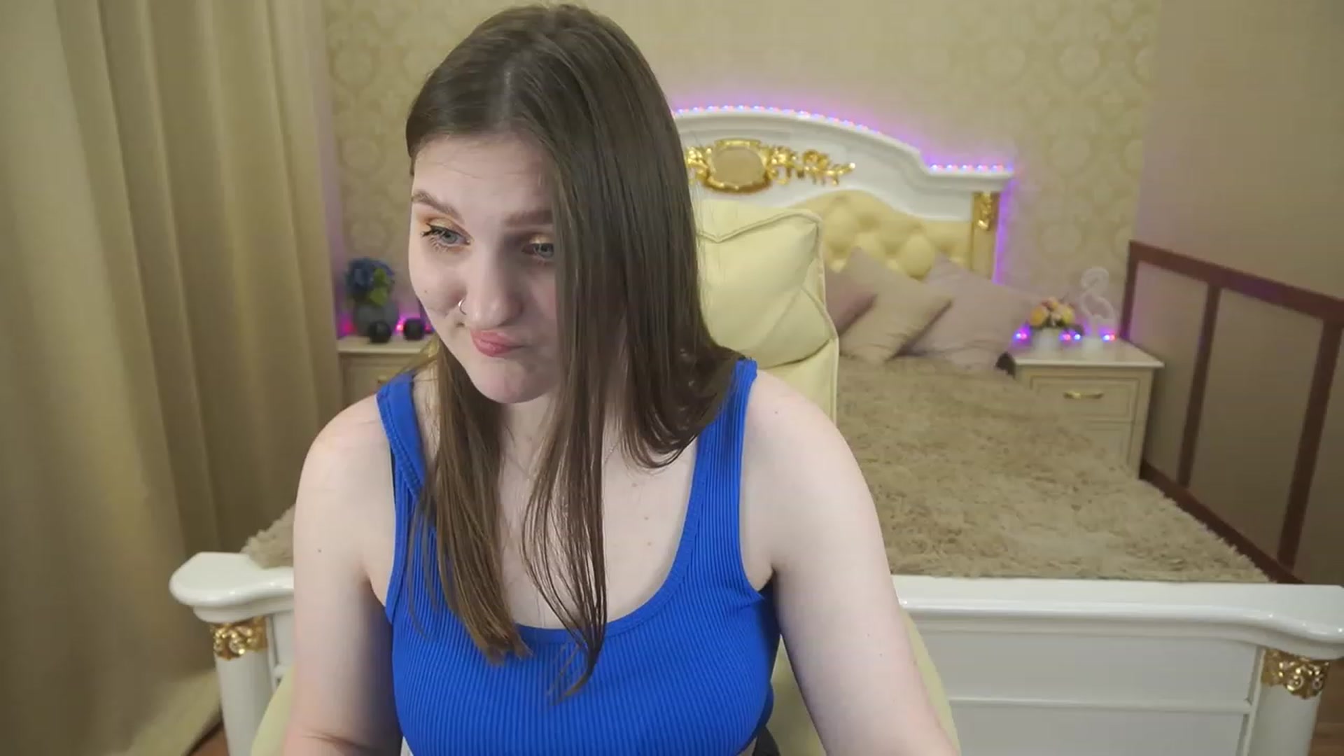 Gallery image thumbnail from EmmyCharm's myfreecams stream on, 06/19/2023, 08:16 image 3 of 20