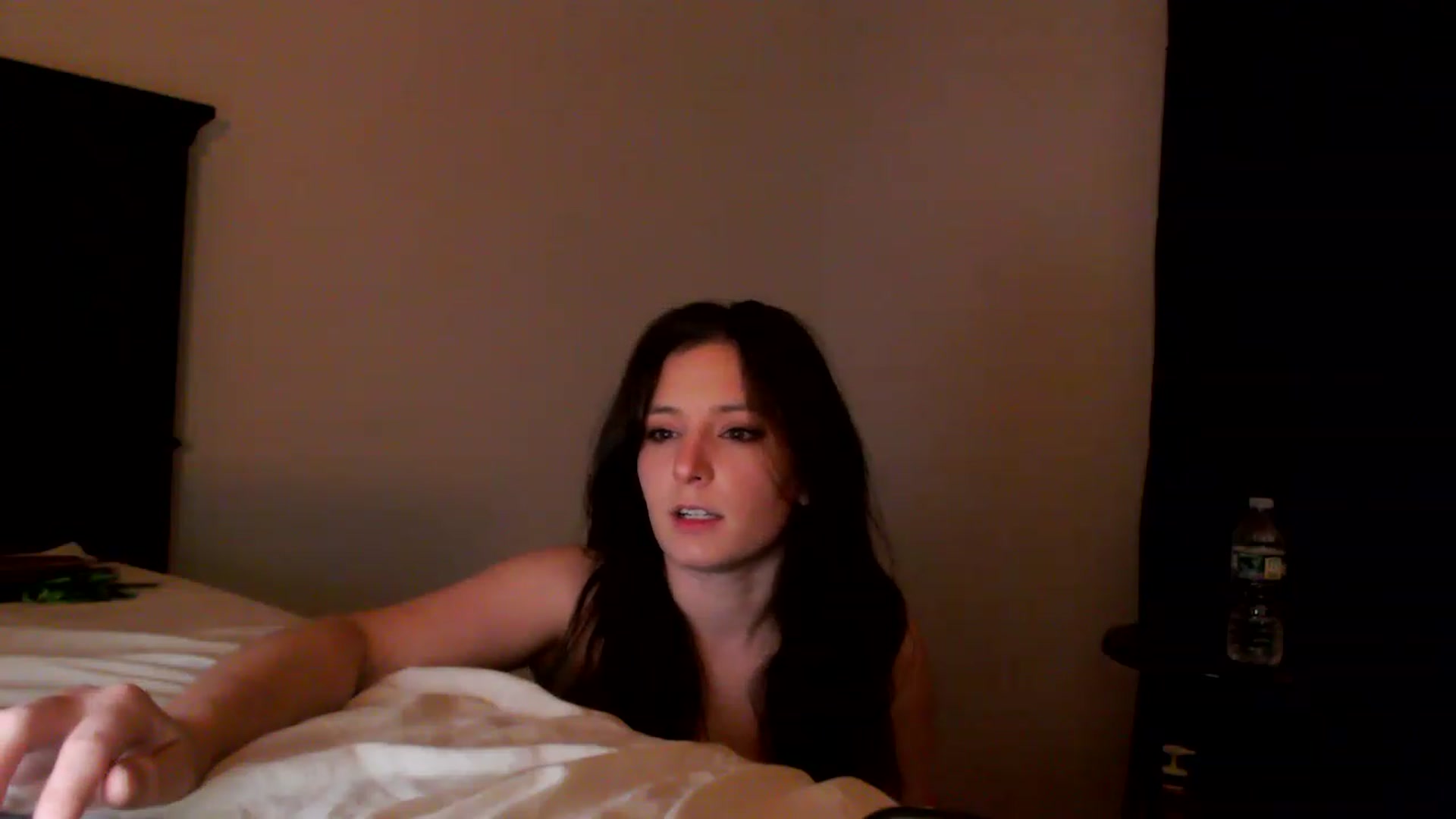 Gallery image thumbnail from EmmyLove's myfreecams stream on, 12/06/2022, 07:17 image 18 of 20