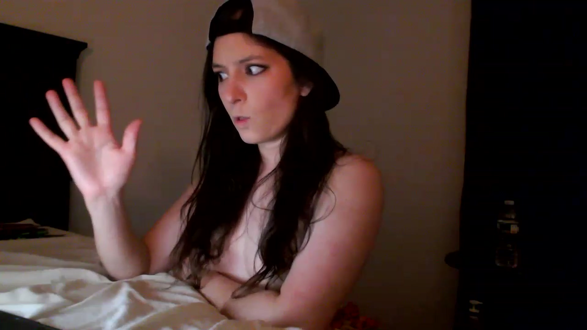Gallery image thumbnail from EmmyLove's myfreecams stream on, 12/06/2022, 07:17 image 17 of 20