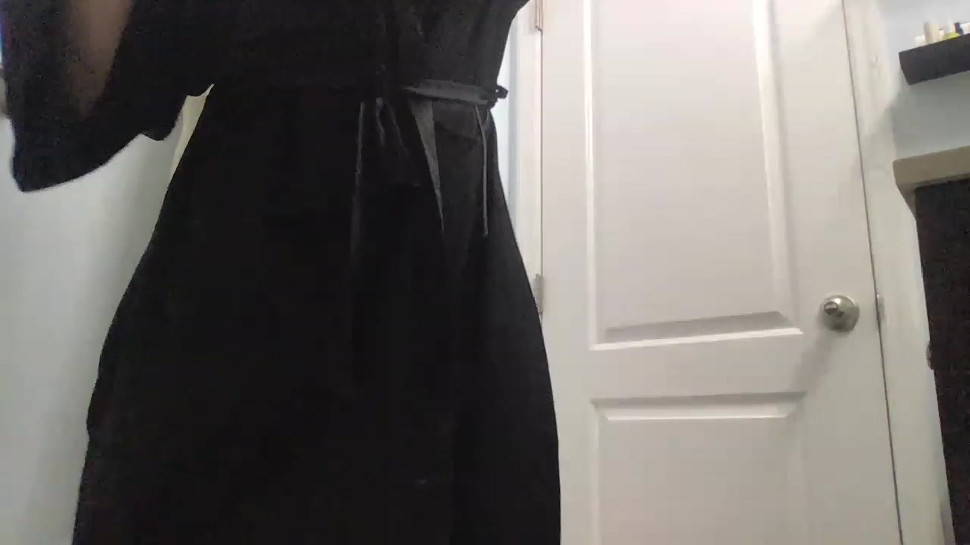 Gallery image thumbnail from EmmyLove's myfreecams stream on, 12/10/2022, 06:52 image 13 of 20