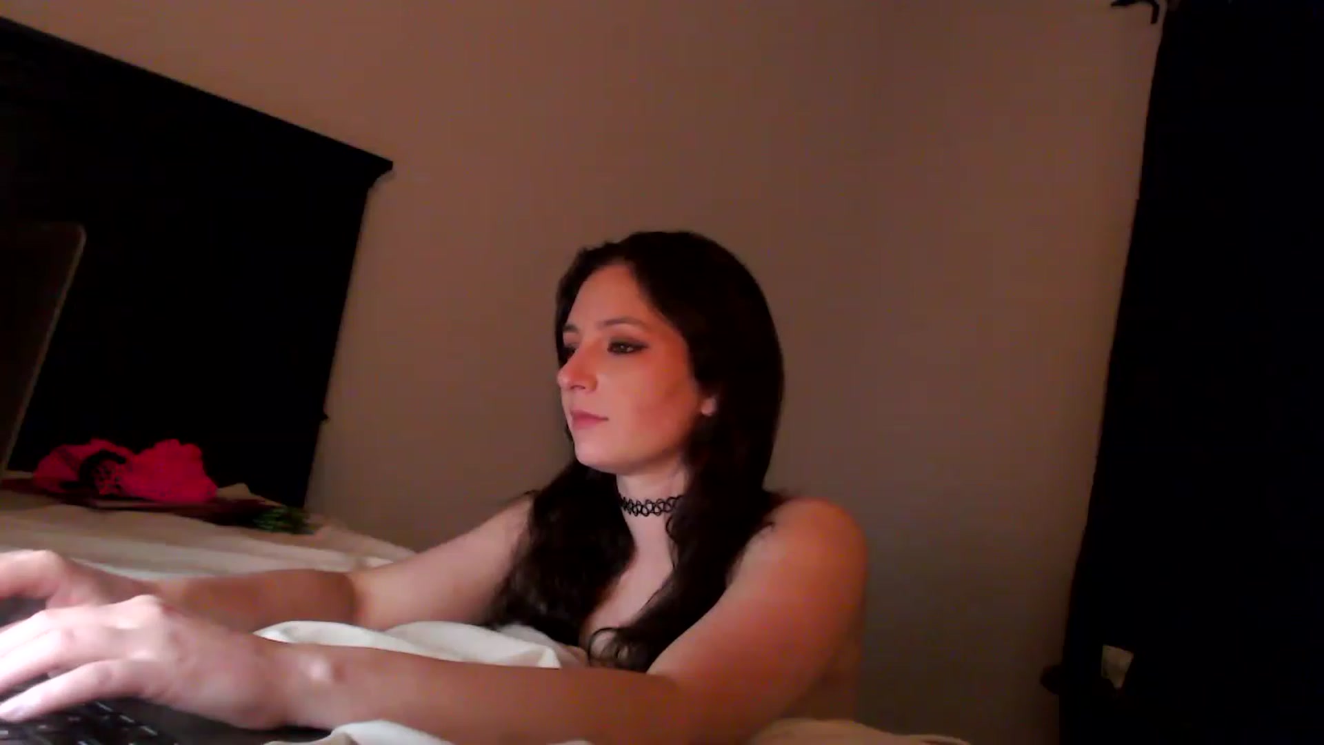 Gallery image thumbnail from EmmyLove's myfreecams stream on, 12/11/2022, 07:30 image 2 of 20