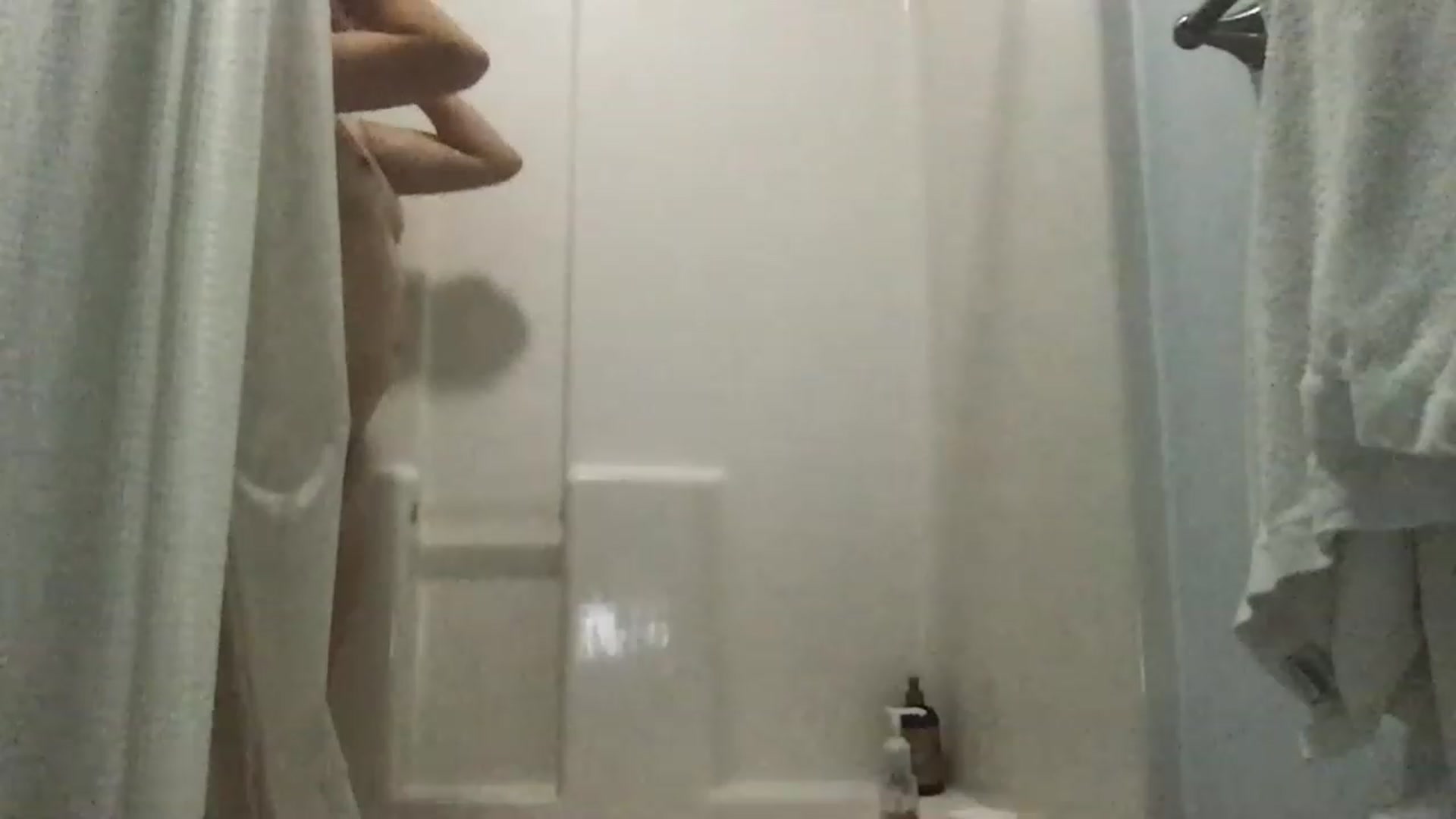 Gallery image thumbnail from EmmyLove's myfreecams stream on, 12/17/2022, 06:23 image 4 of 20
