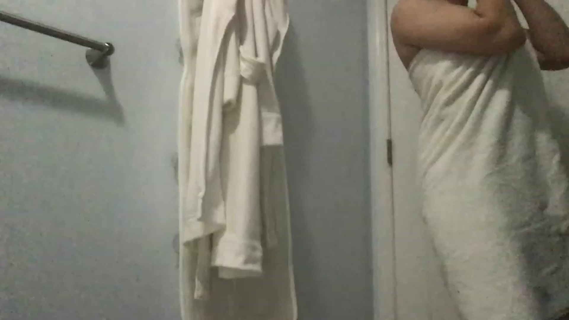 Gallery image thumbnail from EmmyLove's myfreecams stream on, 12/17/2022, 06:23 image 19 of 20