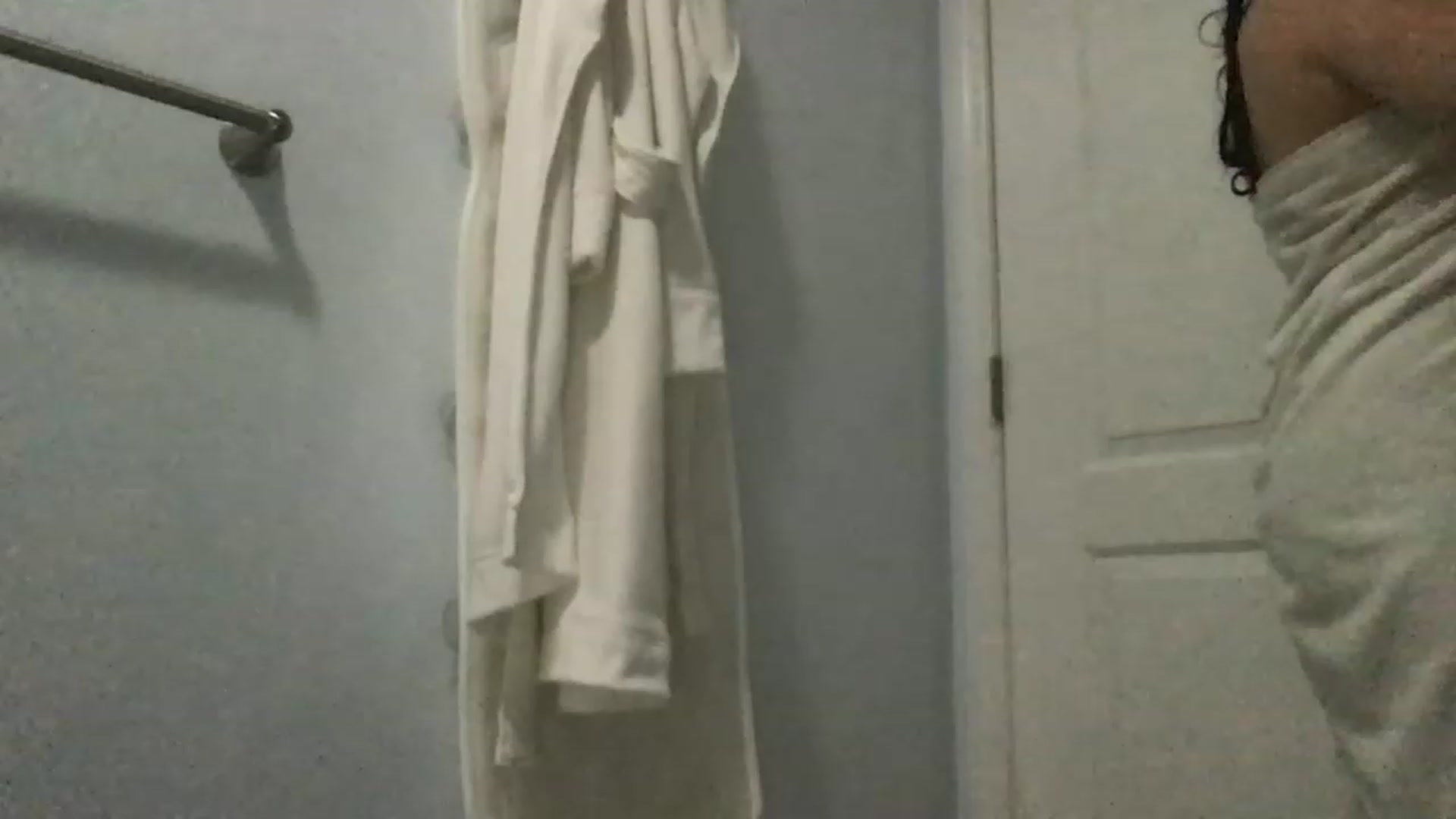 Gallery image thumbnail from EmmyLove's myfreecams stream on, 12/17/2022, 06:23 image 18 of 20