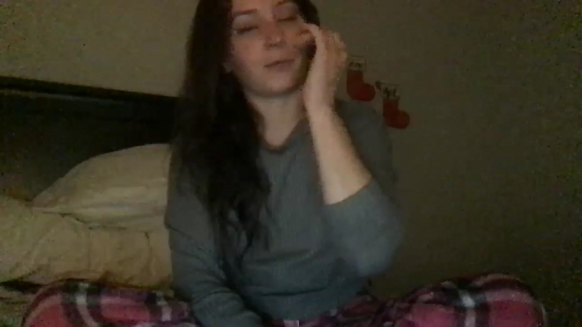 Gallery image thumbnail from EmmyLove's myfreecams stream on, 12/17/2022, 08:05 image 6 of 20