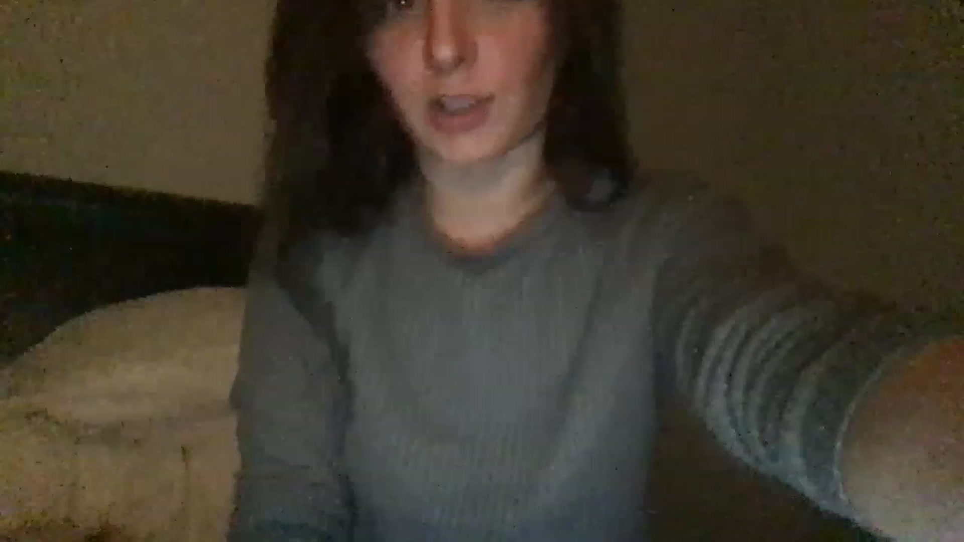 Gallery image thumbnail from EmmyLove's myfreecams stream on, 12/17/2022, 08:05 image 18 of 20