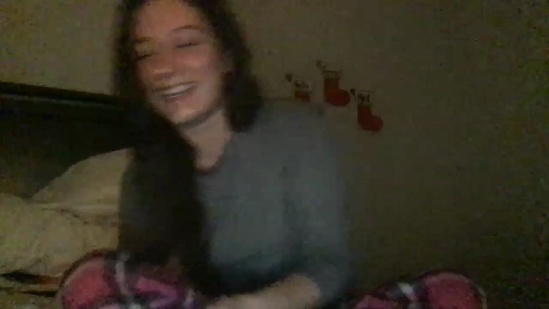 Gallery image thumbnail from EmmyLove's myfreecams stream on, 12/17/2022, 08:05 image 9 of 20
