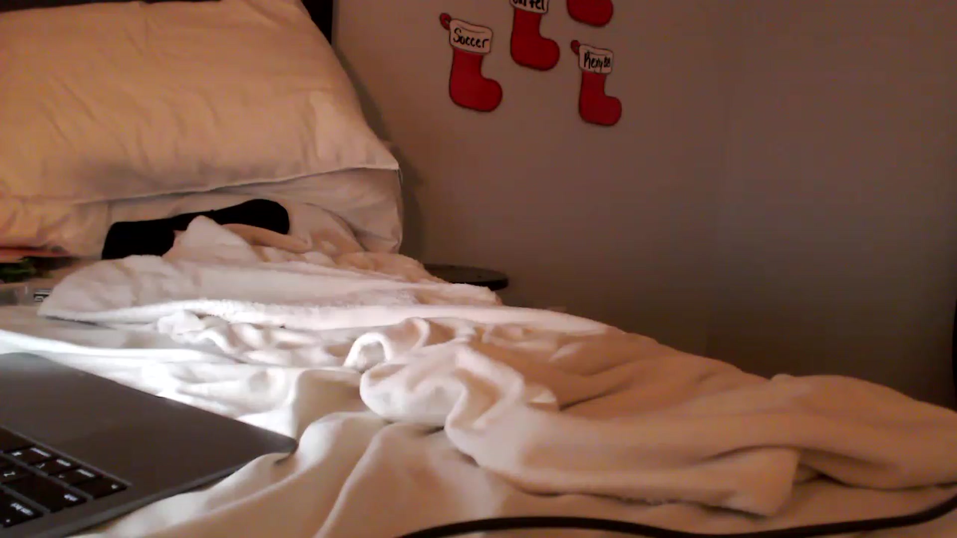 Gallery image thumbnail from EmmyLove's myfreecams stream on, 12/20/2022, 07:37 image 20 of 20
