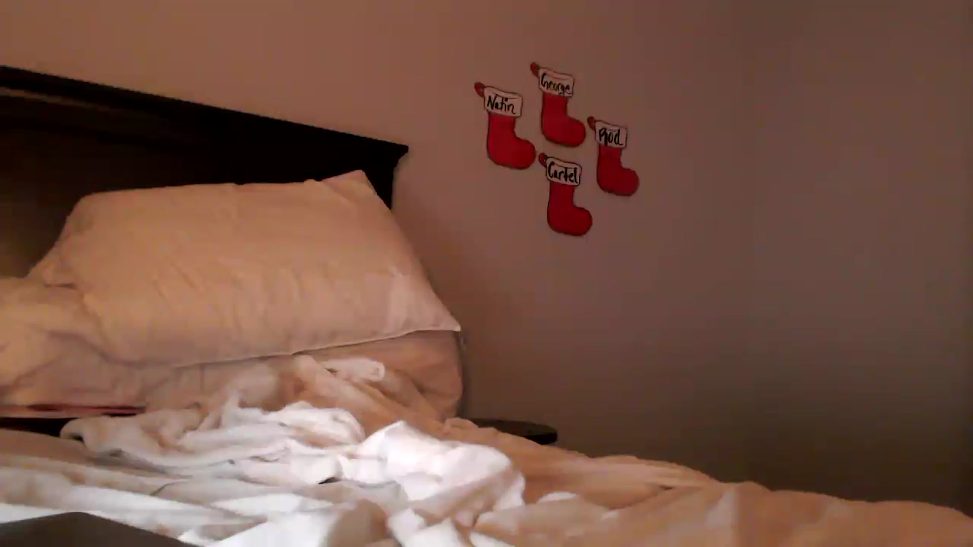 Gallery image thumbnail from EmmyLove's myfreecams stream on, 12/20/2022, 07:37 image 6 of 20