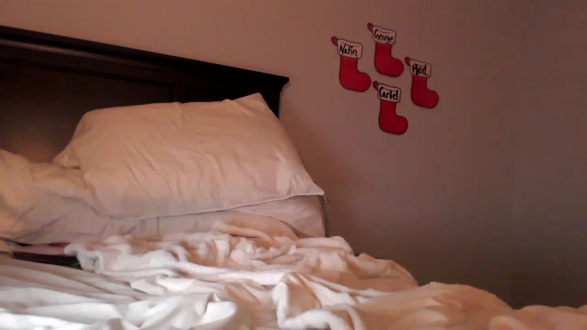 Gallery image thumbnail from EmmyLove's myfreecams stream on, 12/20/2022, 07:37 image 2 of 20