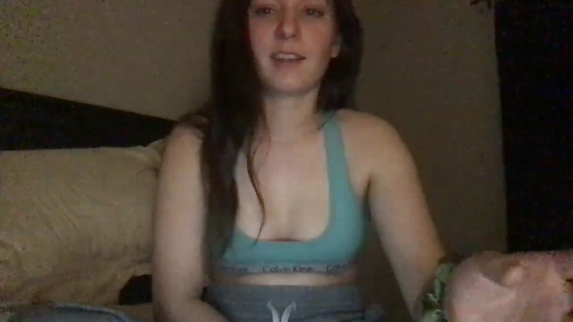 Gallery image thumbnail from EmmyLove's myfreecams stream on, 12/29/2022, 05:22 image 15 of 20
