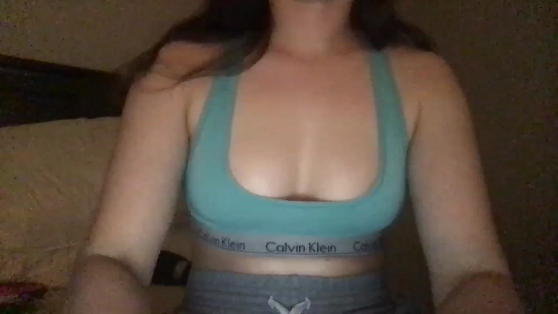 Gallery image thumbnail from EmmyLove's myfreecams stream on, 12/29/2022, 05:22 image 1 of 20