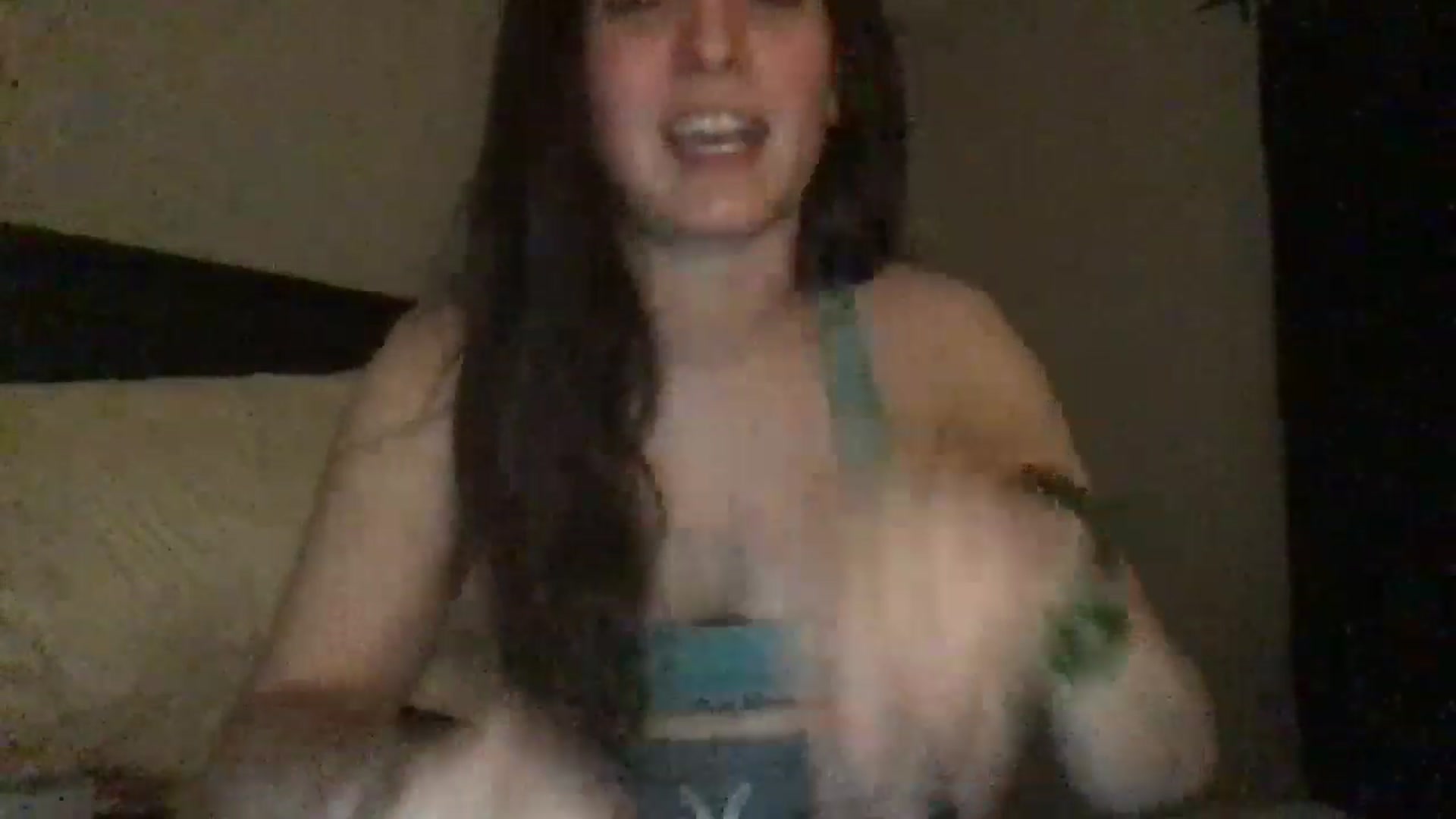 Gallery image thumbnail from EmmyLove's myfreecams stream on, 12/29/2022, 05:22 image 16 of 20