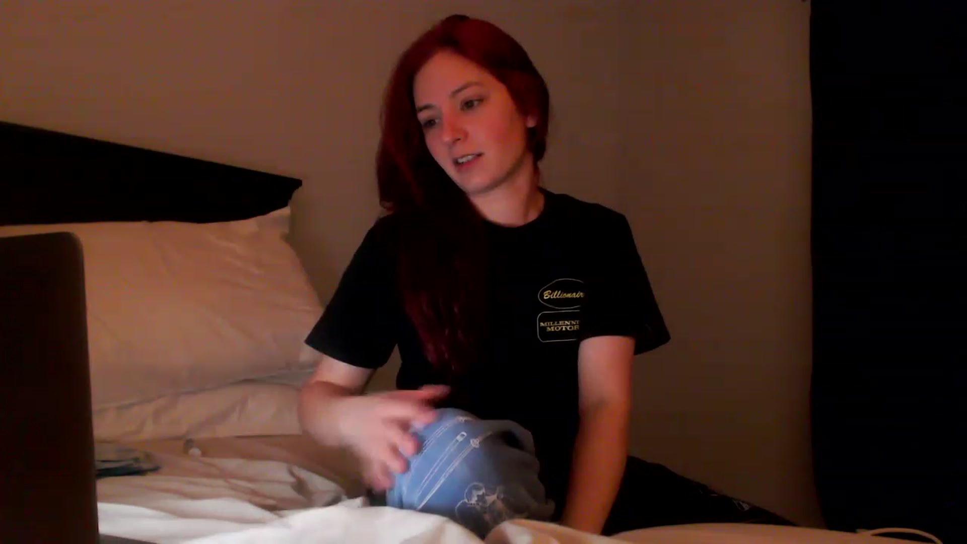 Gallery image thumbnail from EmmyLove's myfreecams stream on, 01/07/2023, 05:28 image 16 of 20