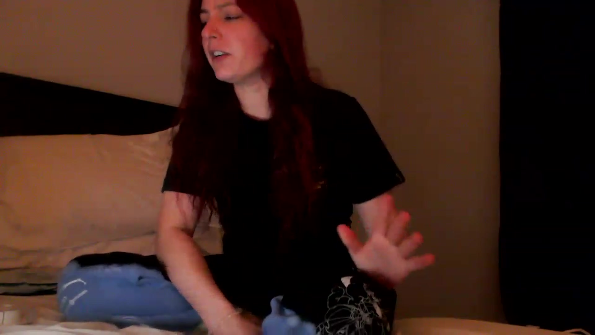 Gallery image thumbnail from EmmyLove's myfreecams stream on, 01/07/2023, 05:28 image 6 of 20