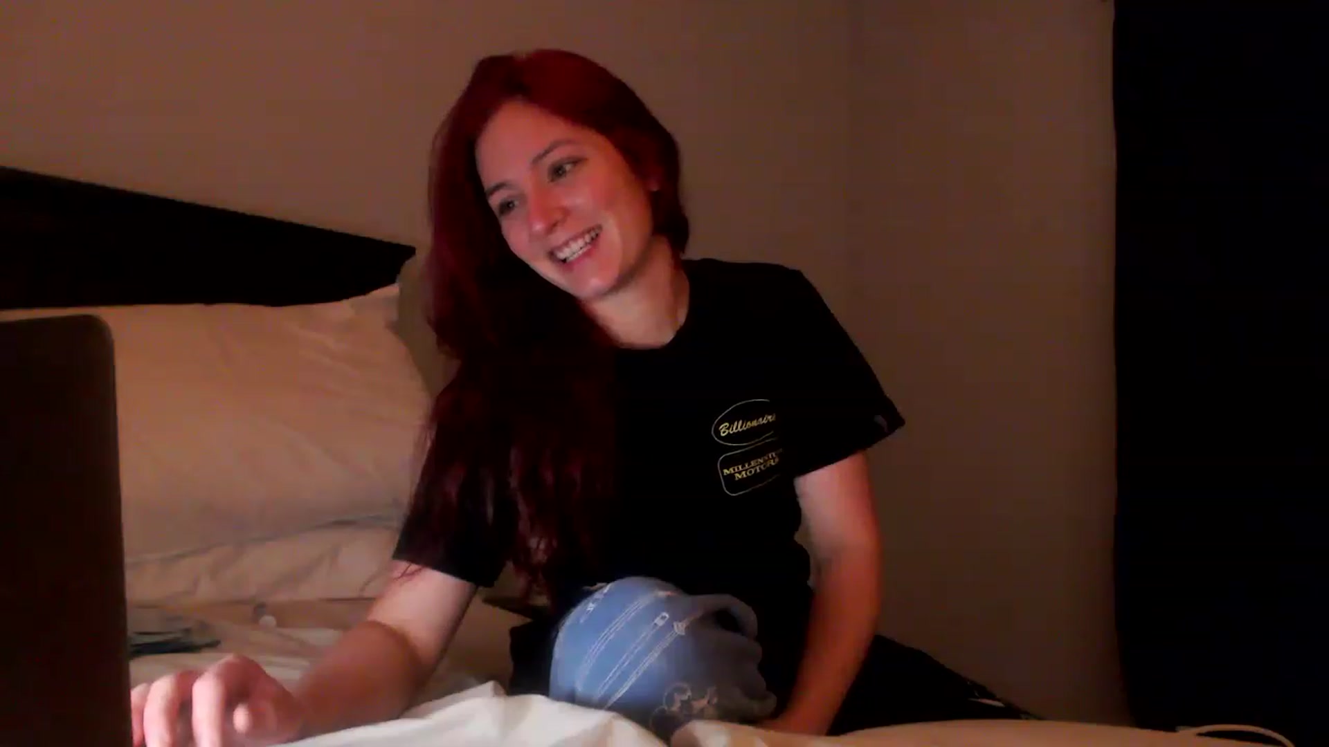 Gallery image thumbnail from EmmyLove's myfreecams stream on, 01/07/2023, 05:28 image 17 of 20