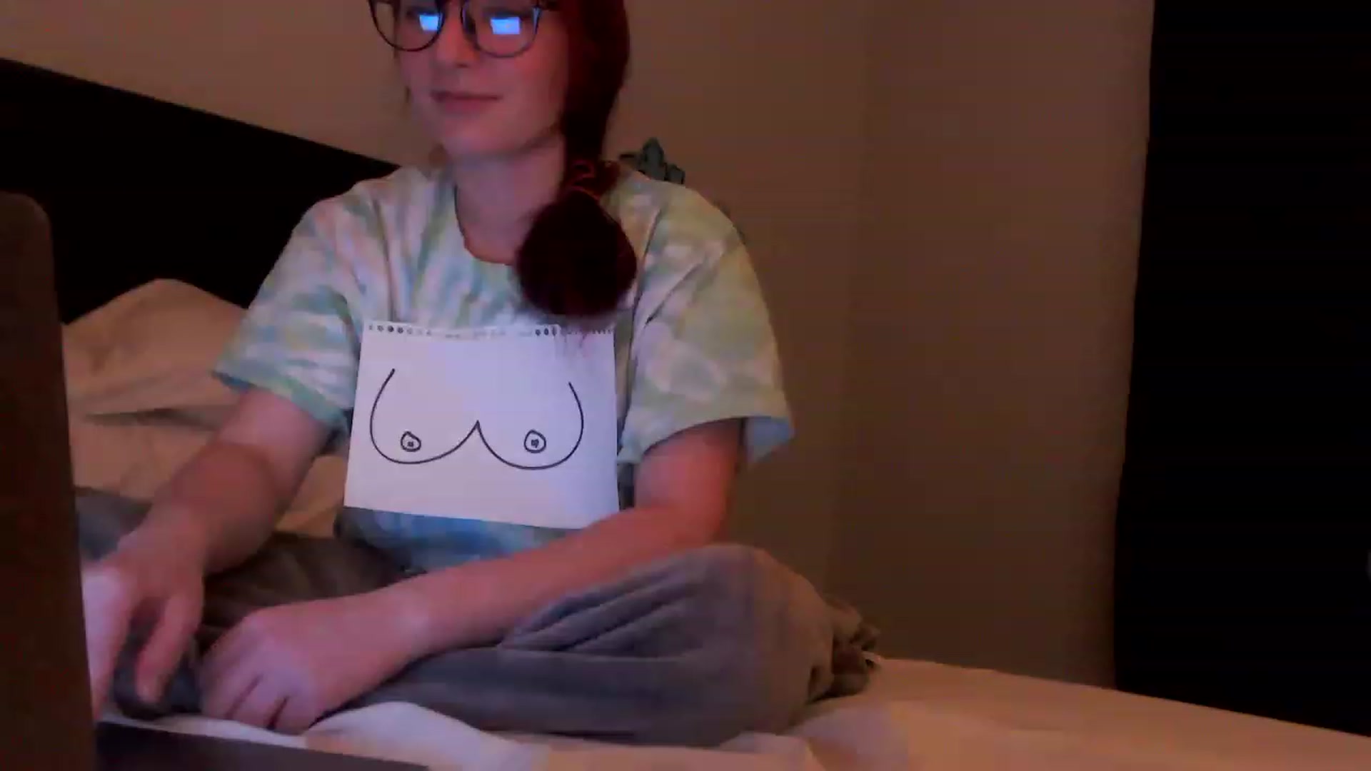 Gallery image thumbnail from EmmyLove's myfreecams stream on, 01/16/2023, 07:15 image 8 of 20