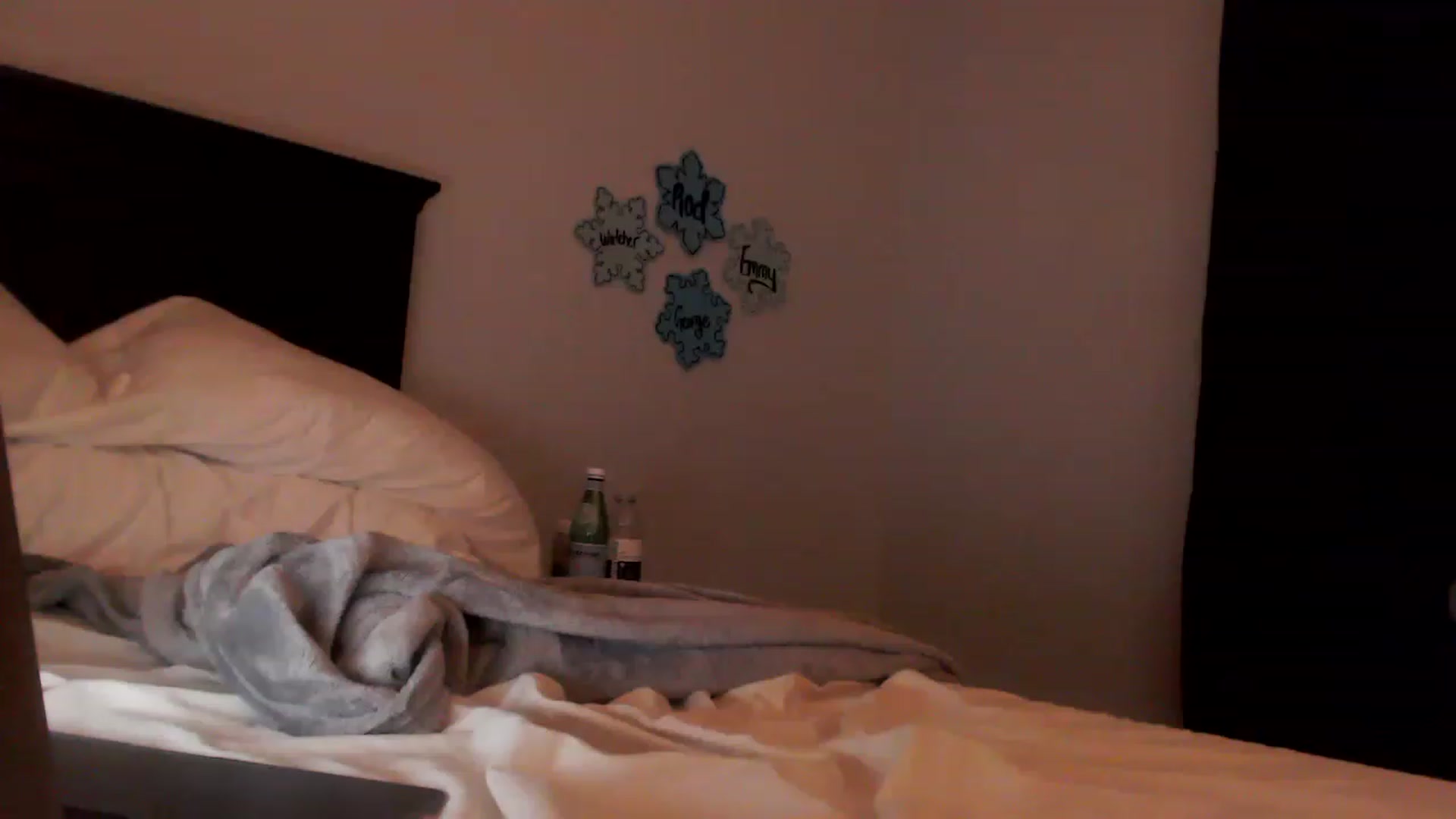 Gallery image thumbnail from EmmyLove's myfreecams stream on, 01/16/2023, 07:15 image 12 of 20