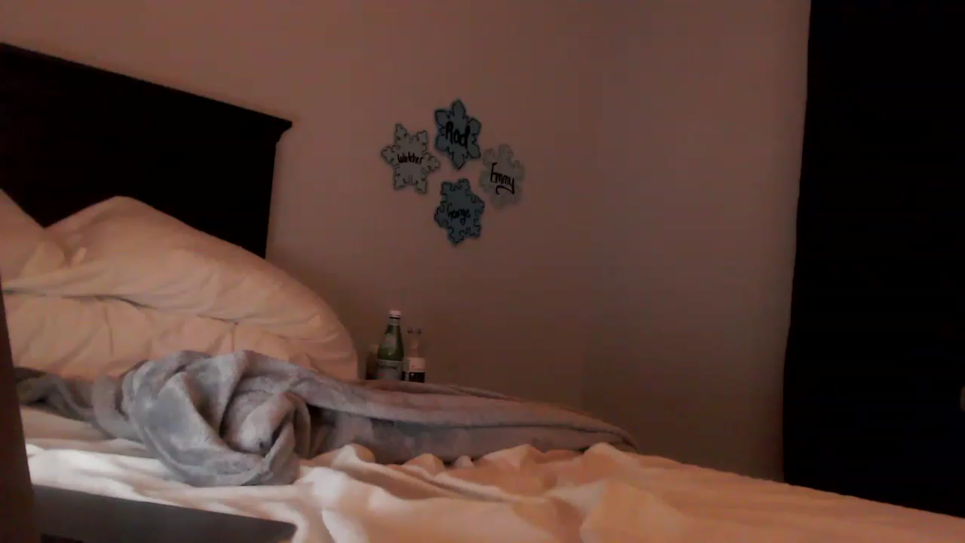 Gallery image thumbnail from EmmyLove's myfreecams stream on, 01/16/2023, 07:15 image 13 of 20