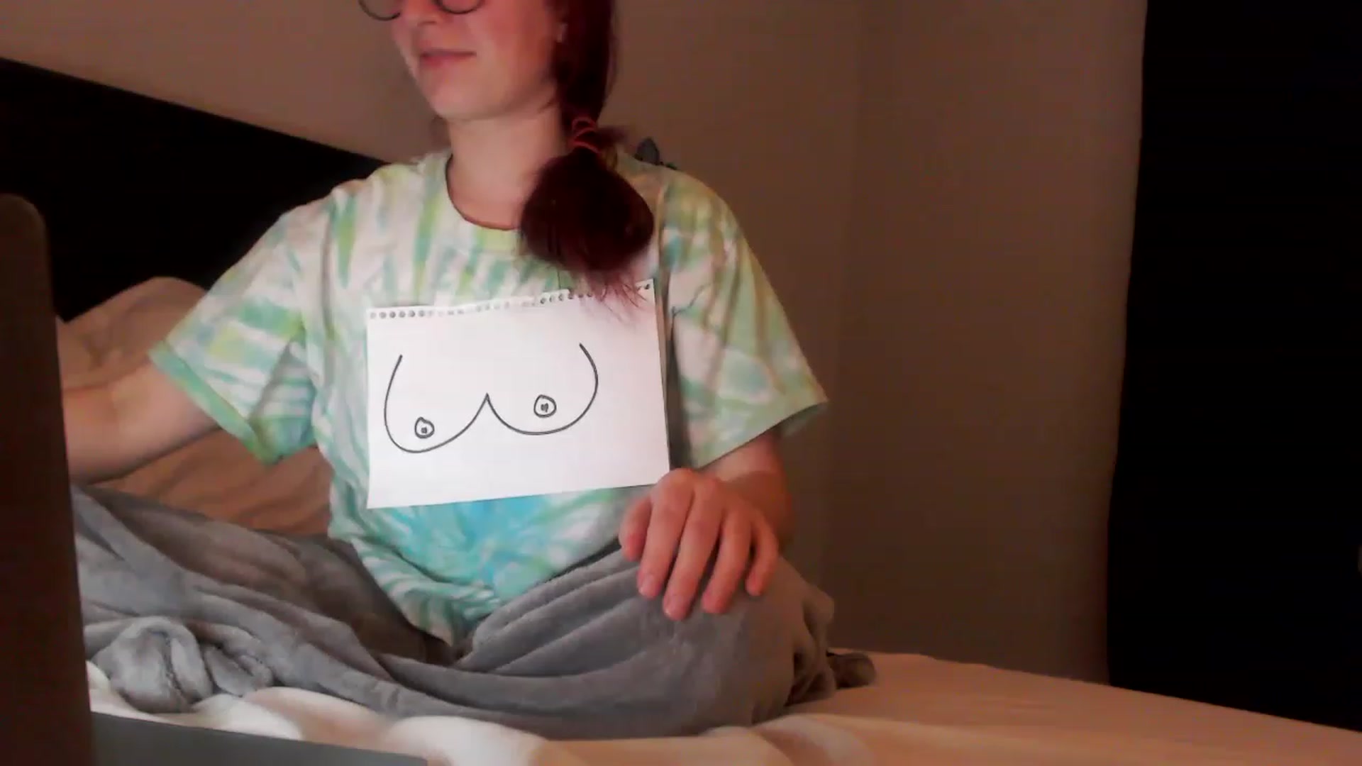 Gallery image thumbnail from EmmyLove's myfreecams stream on, 01/16/2023, 07:15 image 9 of 20