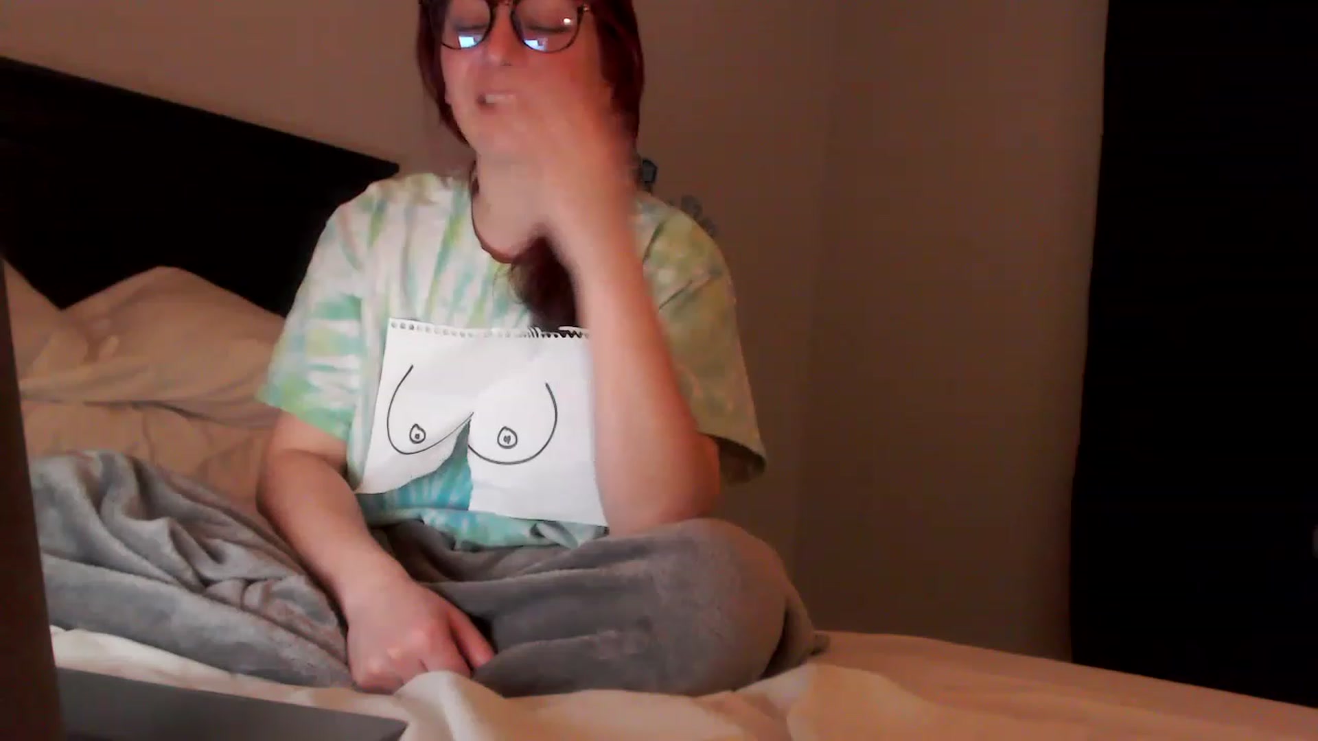 Gallery image thumbnail from EmmyLove's myfreecams stream on, 01/16/2023, 07:15 image 11 of 20