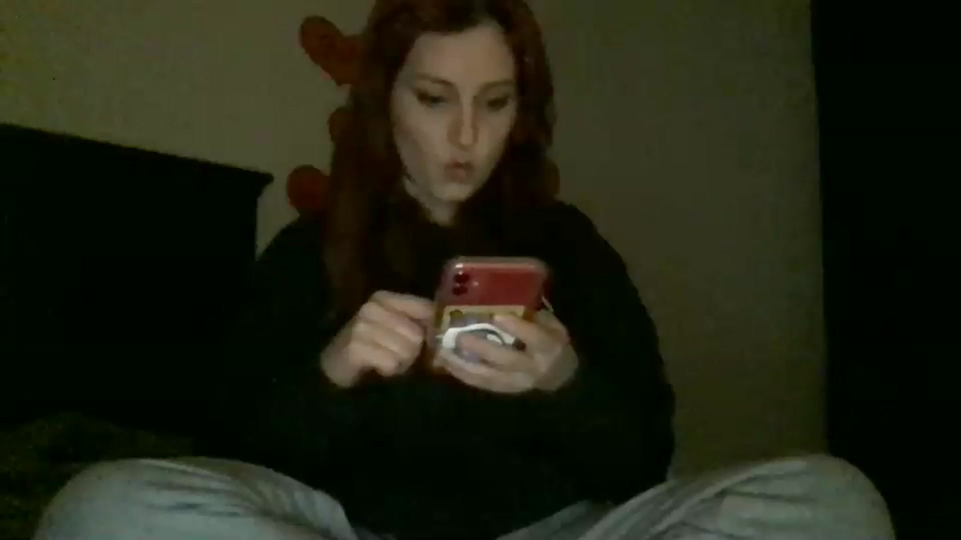 Gallery image thumbnail from EmmyLove's myfreecams stream on, 02/28/2023, 06:07 image 17 of 20