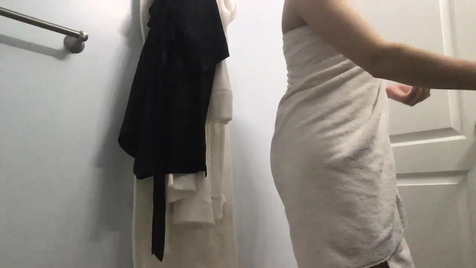 Gallery image thumbnail from EmmyLove's myfreecams stream on, 03/07/2023, 06:21 image 10 of 20