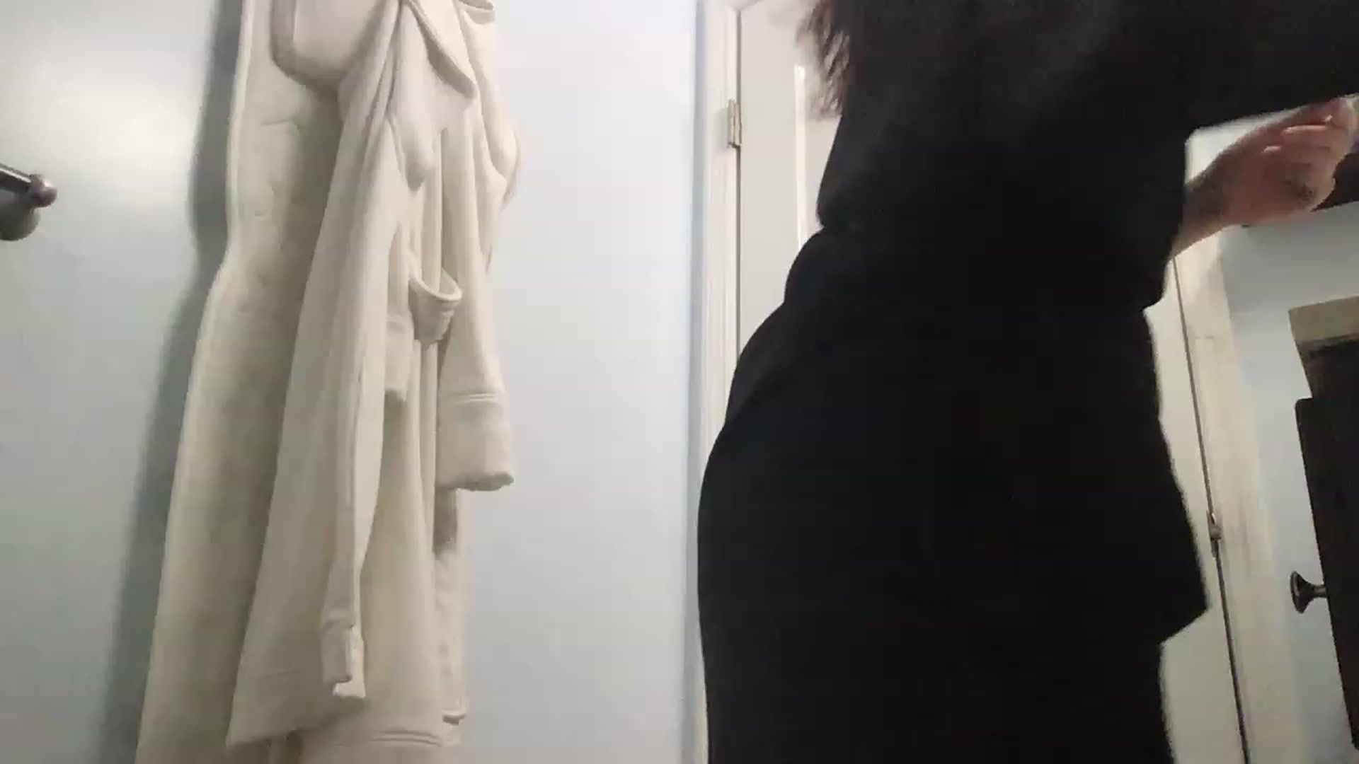 Gallery image thumbnail from EmmyLove's myfreecams stream on, 03/14/2023, 06:36 image 3 of 20