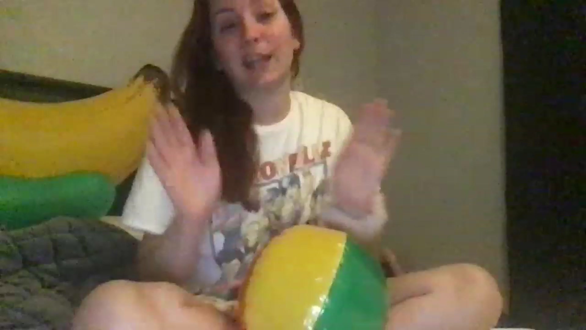 Gallery image thumbnail from EmmyLove's myfreecams stream on, 04/25/2023, 06:08 image 12 of 20