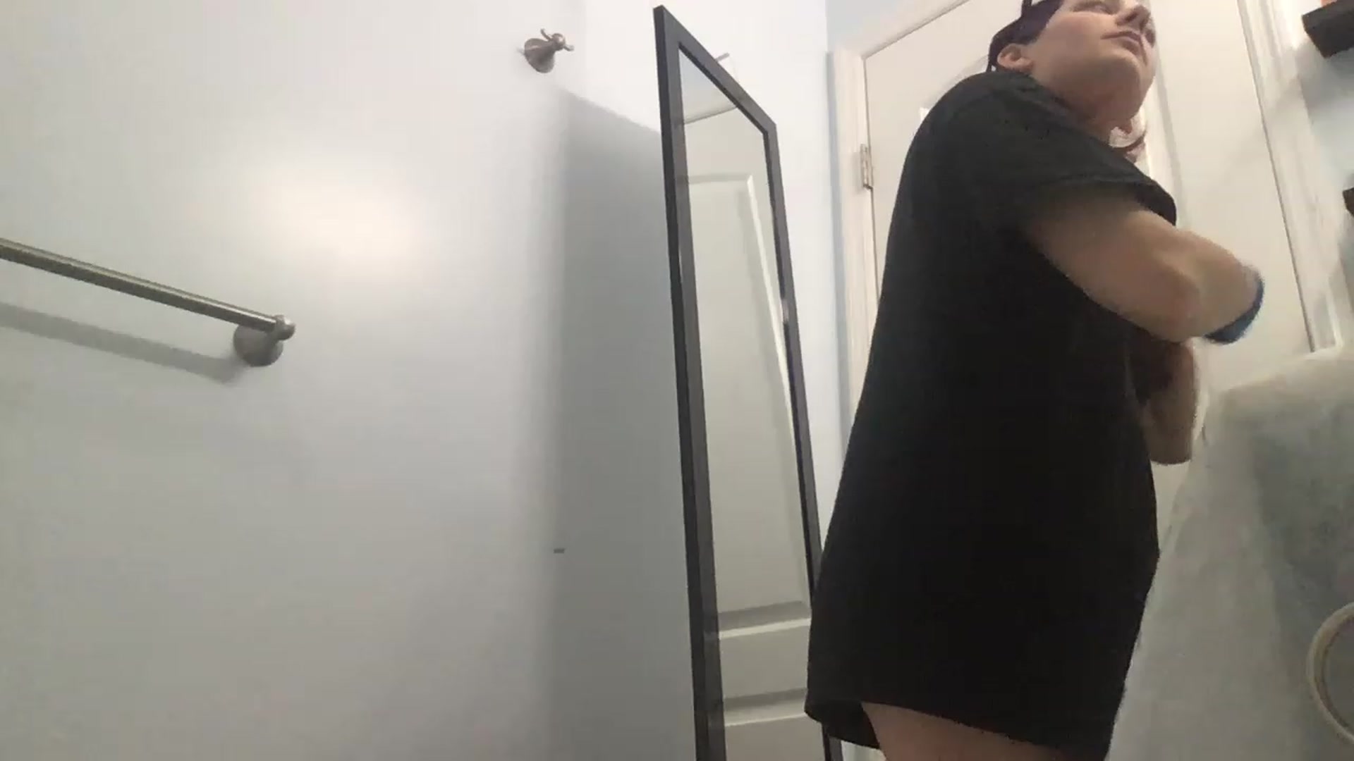 Gallery image thumbnail from EmmyLove's myfreecams stream on, 04/26/2023, 06:13 image 6 of 20