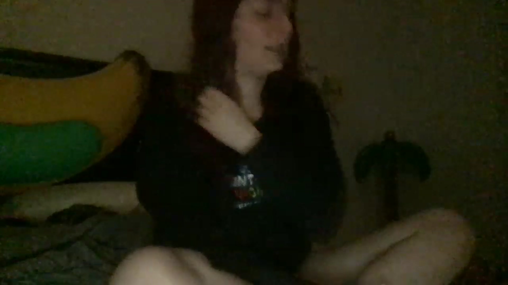 Gallery image thumbnail from EmmyLove's myfreecams stream on, 05/01/2023, 07:07 image 16 of 20