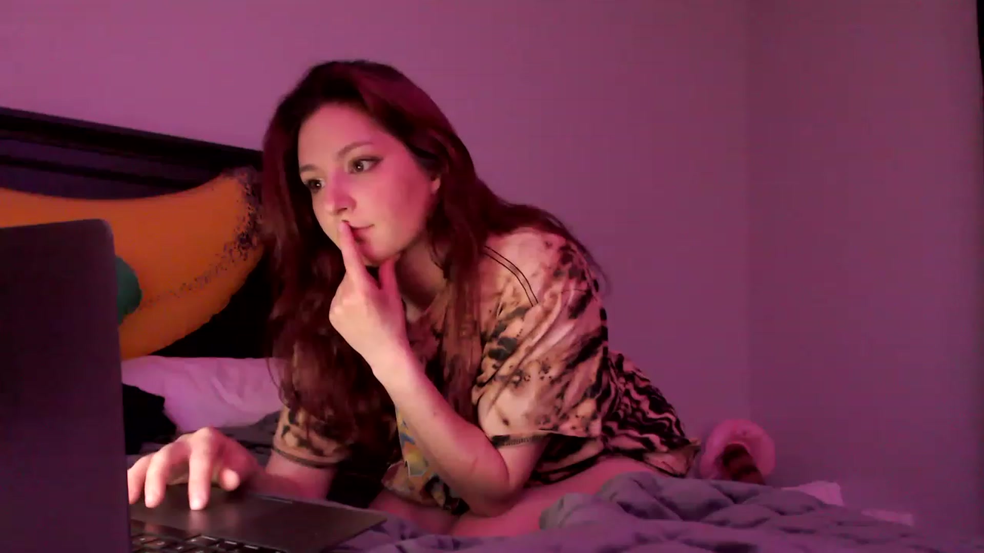 Gallery image thumbnail from EmmyLove's myfreecams stream on, 05/13/2023, 04:51 image 1 of 20